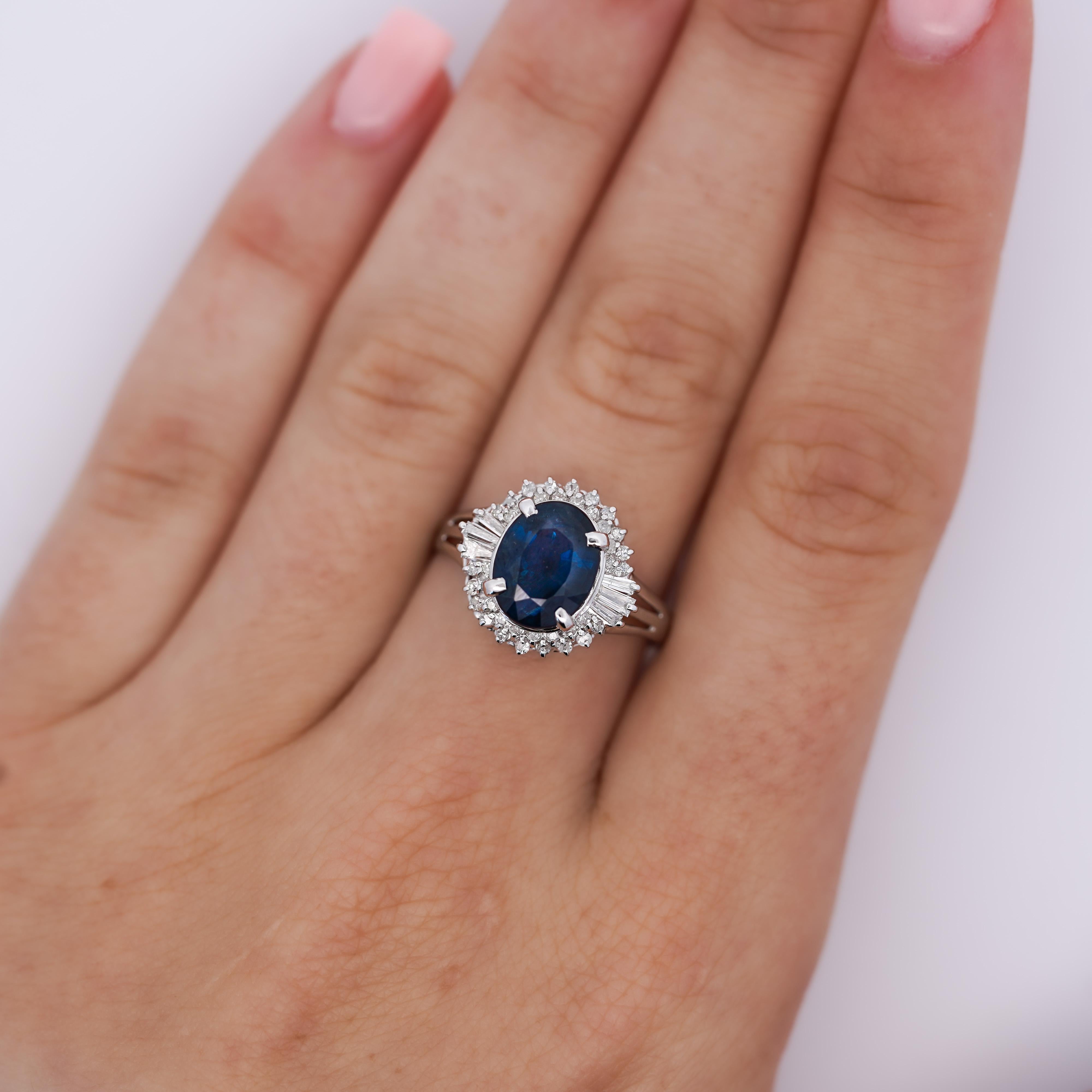 3.21 Carat Oval Cut Blue Sapphire and Diamond in Platinum Ring In New Condition For Sale In Miami, FL