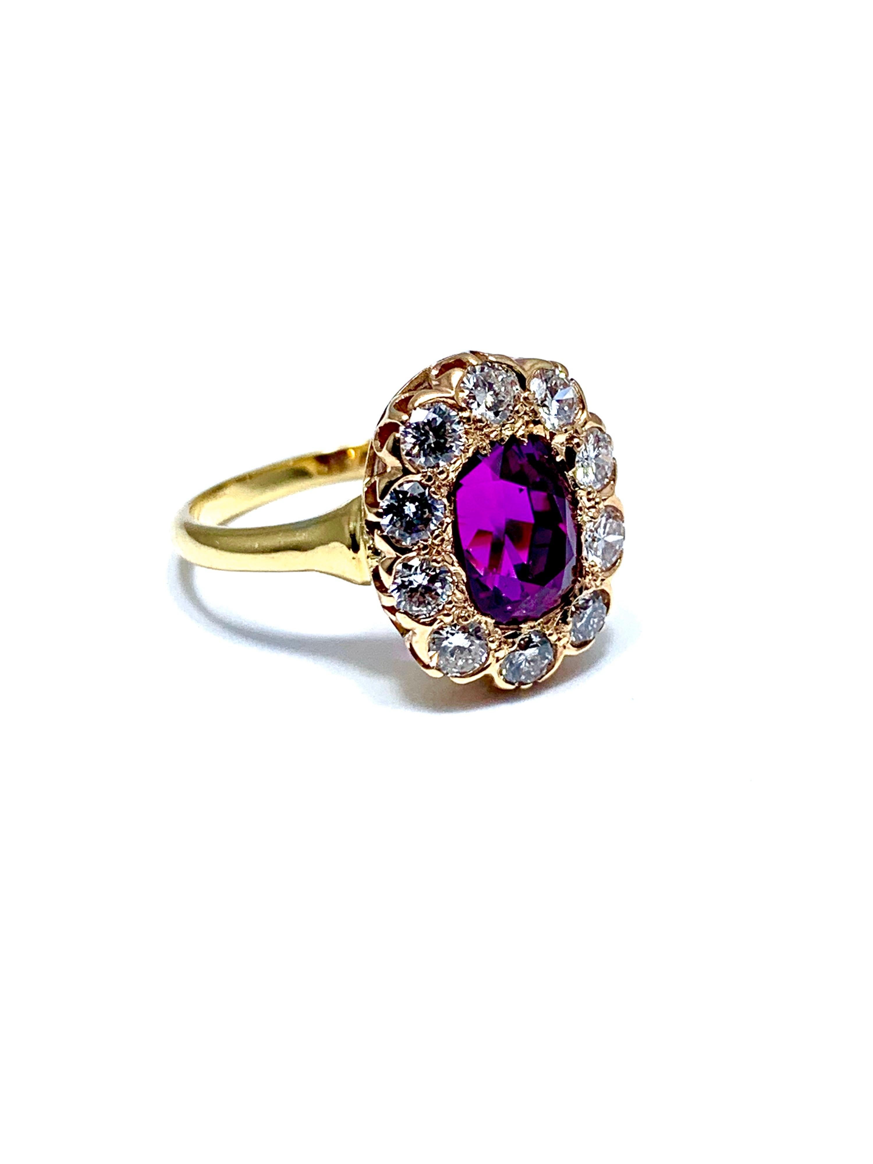 Retro 3.21 Carat Purplish Pink Sapphire and Round Brilliant Diamond Yellow Gold Ring For Sale