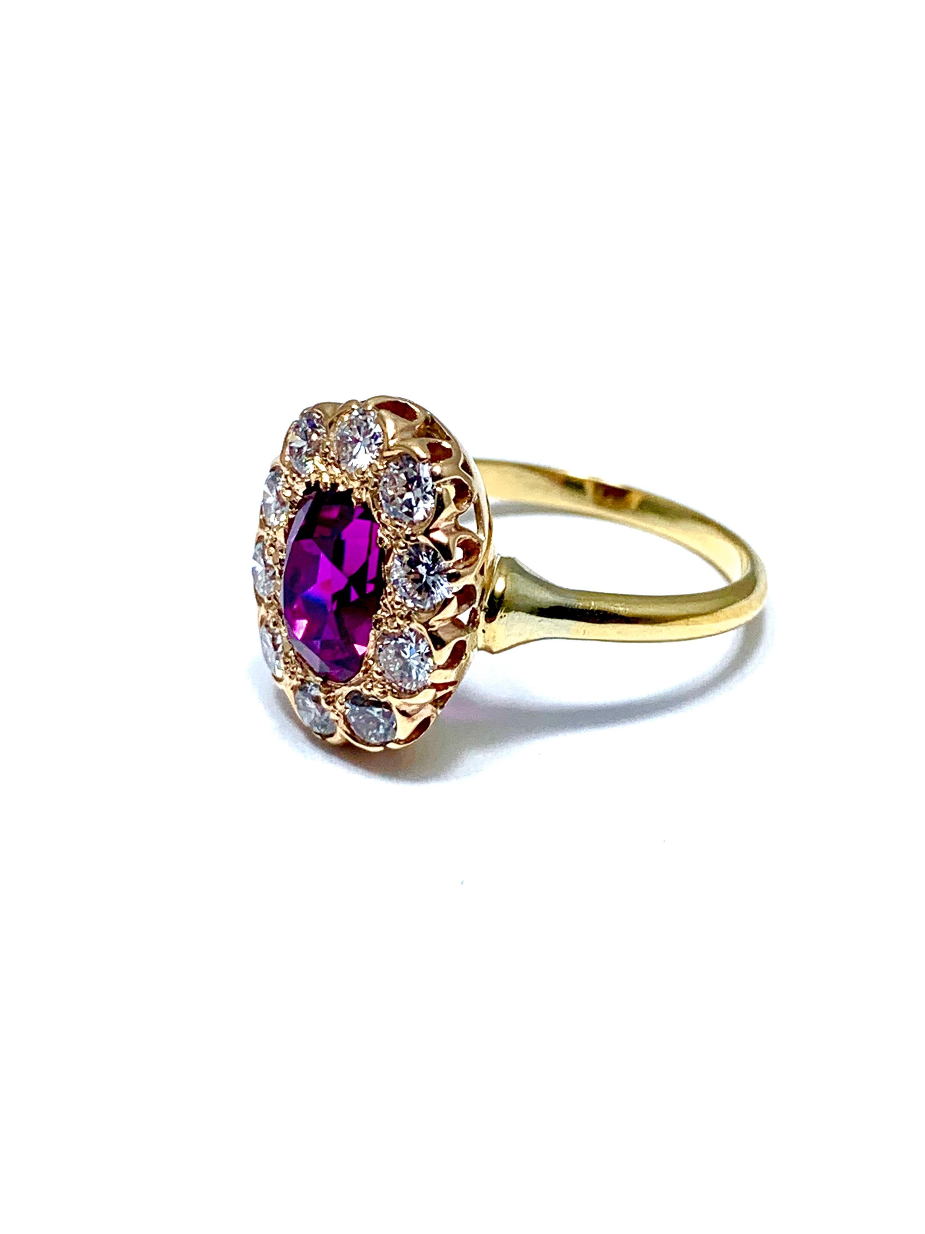 Cushion Cut 3.21 Carat Purplish Pink Sapphire and Round Brilliant Diamond Yellow Gold Ring For Sale