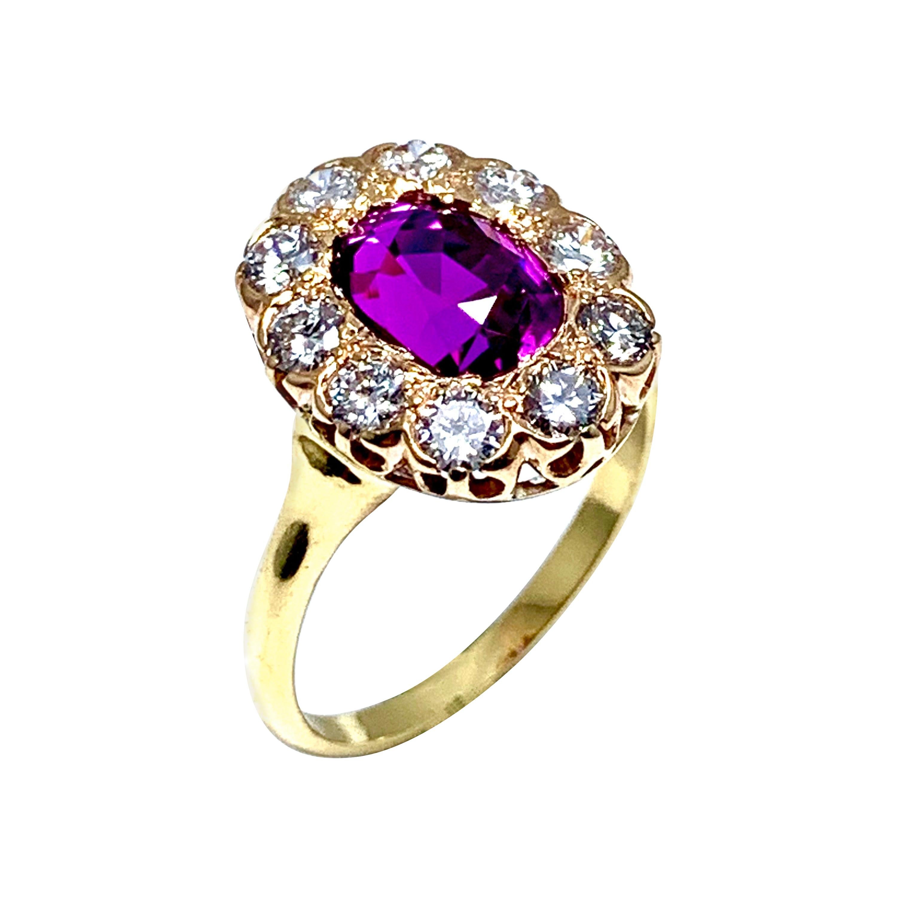 Anillo de oro amarillo con zafiro rosa violáceo de 3,21 quilates y diamante brillante redondo