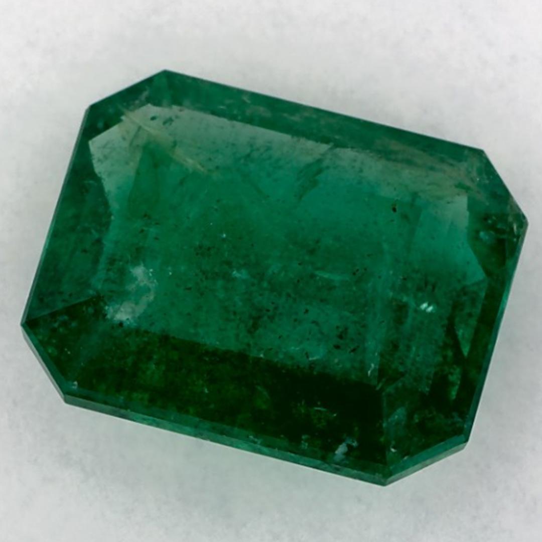 Con un vibrante tono verde, la piedra de nacimiento de mayo es un símbolo del renovado crecimiento primaveral. 

Explora la vibrante colección de esmeraldas, rubíes y zafiros de nuestra tienda, disponibles como gemas sueltas y combinadas con nuestra