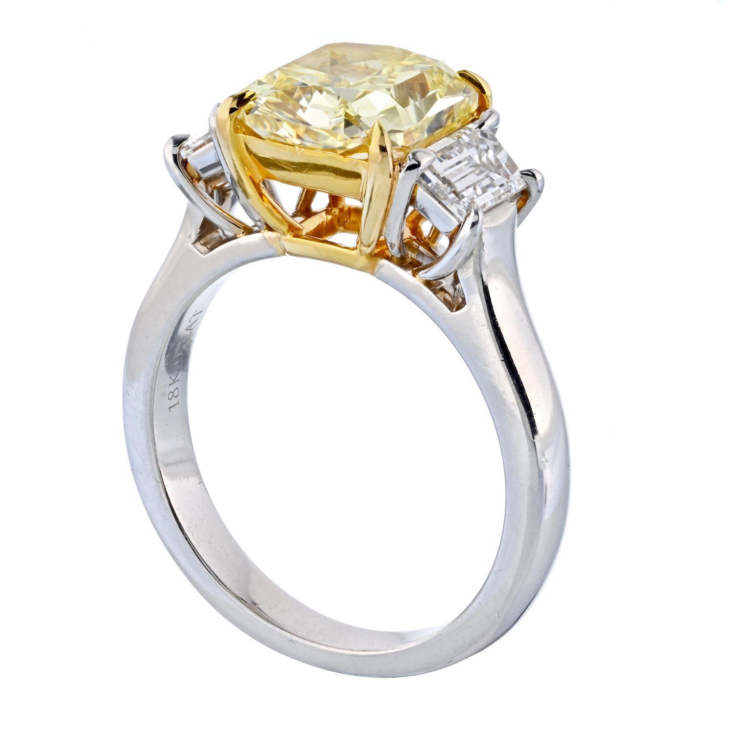 Modern 3.21 Ct Radiant Cut Platinum Fancy Yellow Three Stone Diamond Engagement Ring For Sale