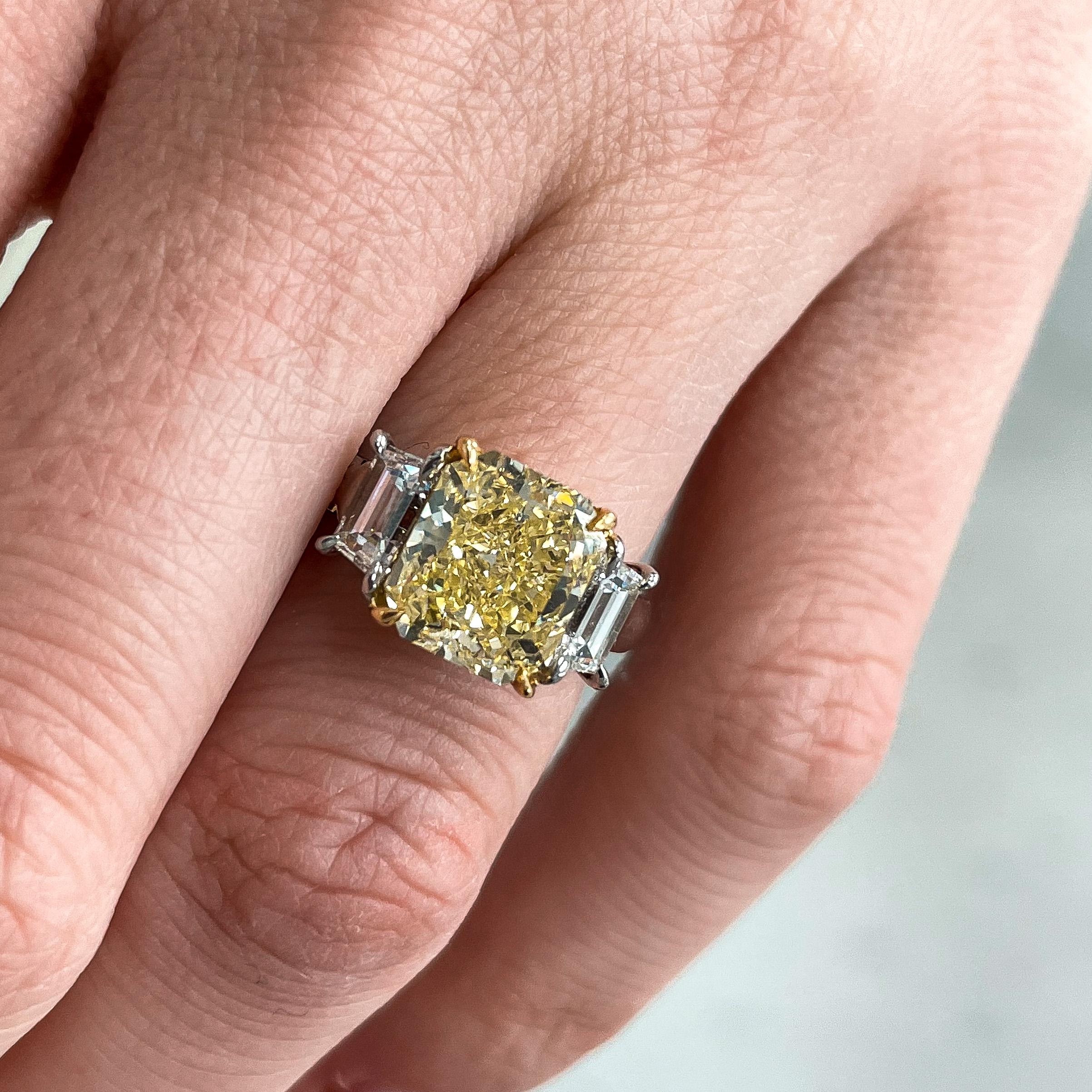Women's 3.21 Ct Radiant Cut Platinum Fancy Yellow Three Stone Diamond Engagement Ring For Sale
