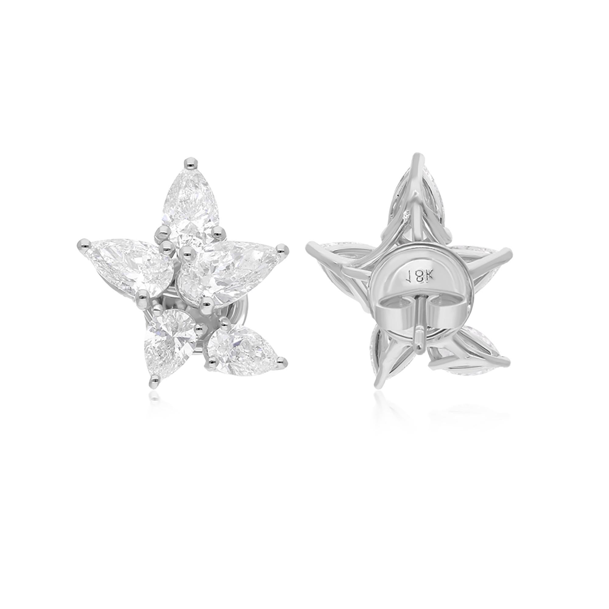 Lassen Sie sich von der zeitlosen Eleganz und dem strahlenden Charme dieser exquisiten Birnen-Diamant-Ohrstecker verzaubern. Mit viel Liebe zum Detail gefertigt, besticht jeder Ohrring durch einen 3,21-karätigen, birnenförmigen Diamanten, der