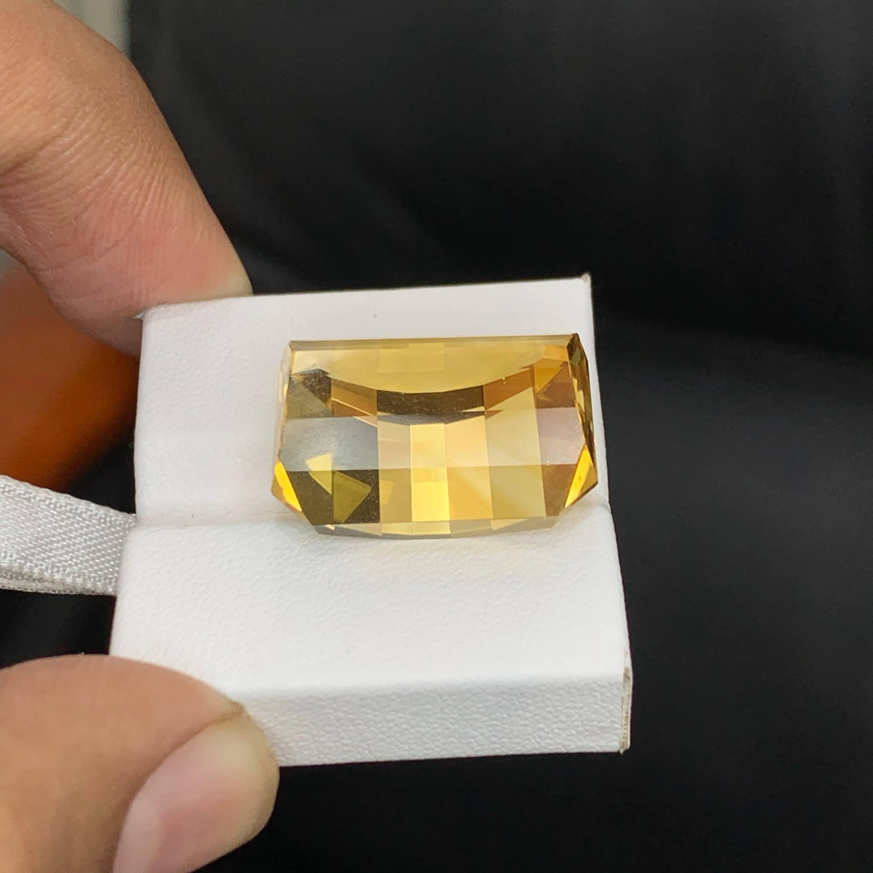 32.15 Carat Natural Loose Yellow Golden Citrine Pixel Cut Brazilian Gemstone Moderno en venta
