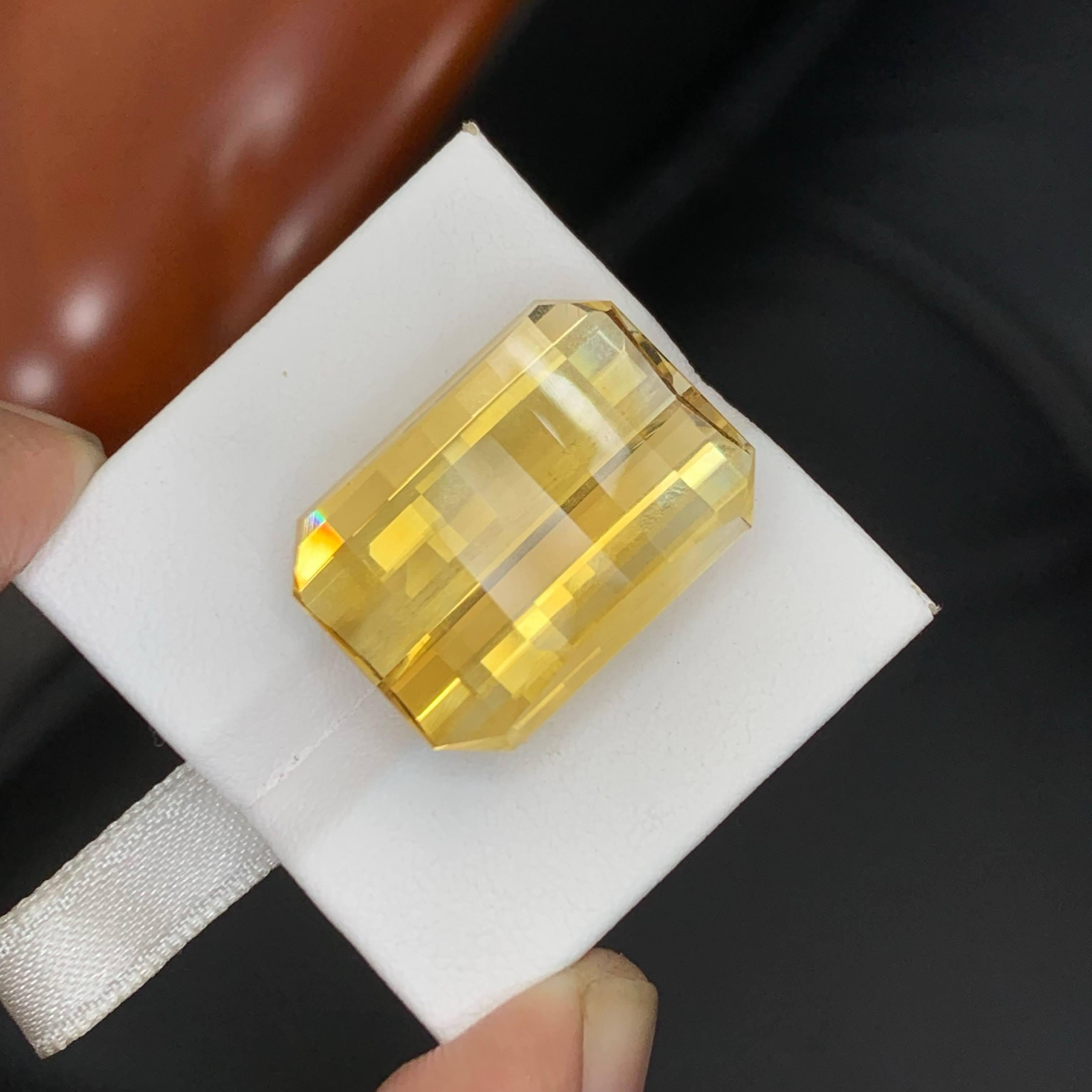 32.15 Carat Natural Loose Yellow Golden Citrine Pixel Cut Brazilian Gemstone en Nuevo estado para la venta en Bangkok, TH