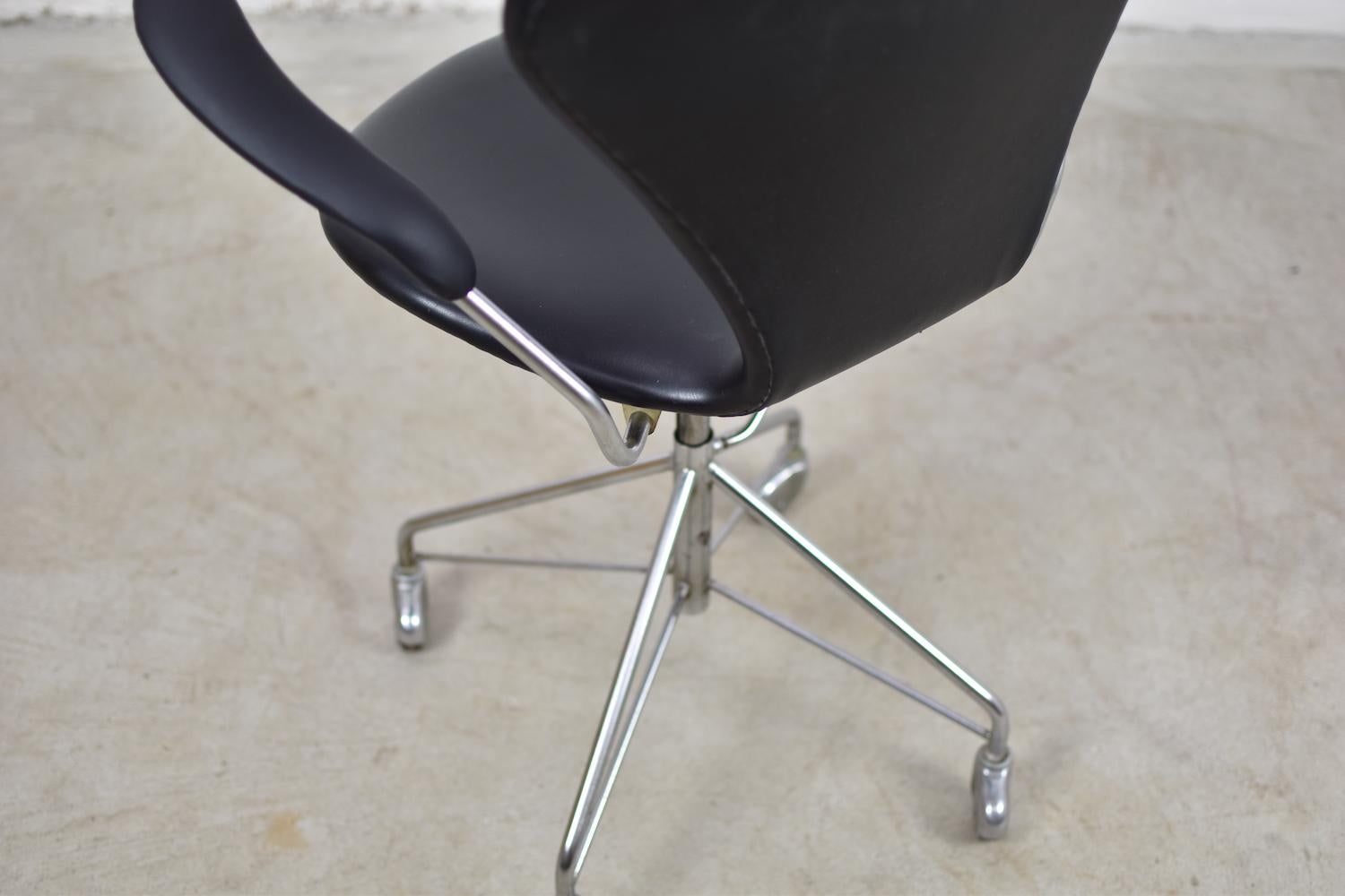 Steel ‘3217’ Swivel Desk Chair by Arne Jacobsen for Fritz Hansen, Denmark, 1955