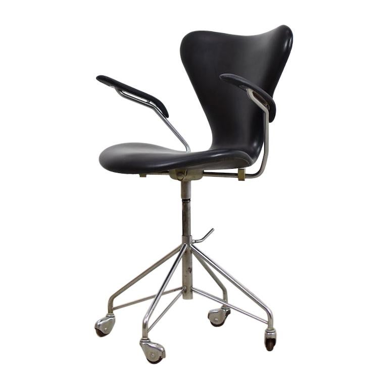 ‘3217’ Swivel Desk Chair by Arne Jacobsen for Fritz Hansen, Denmark, 1955