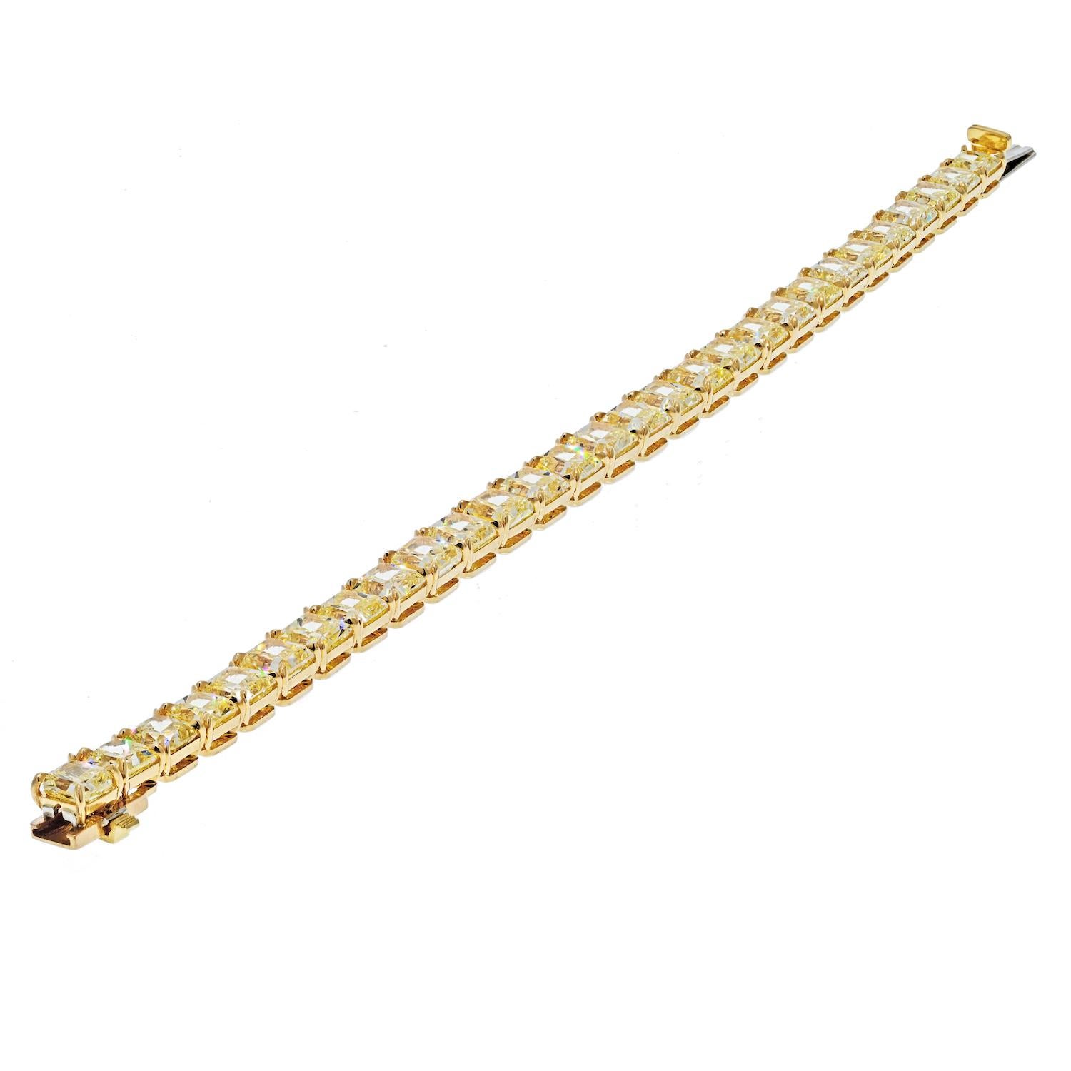32 Carats 18K Gold Fancy Yellow Radiant Cut Diamond Tennis Bracelet In Excellent Condition In New York, NY