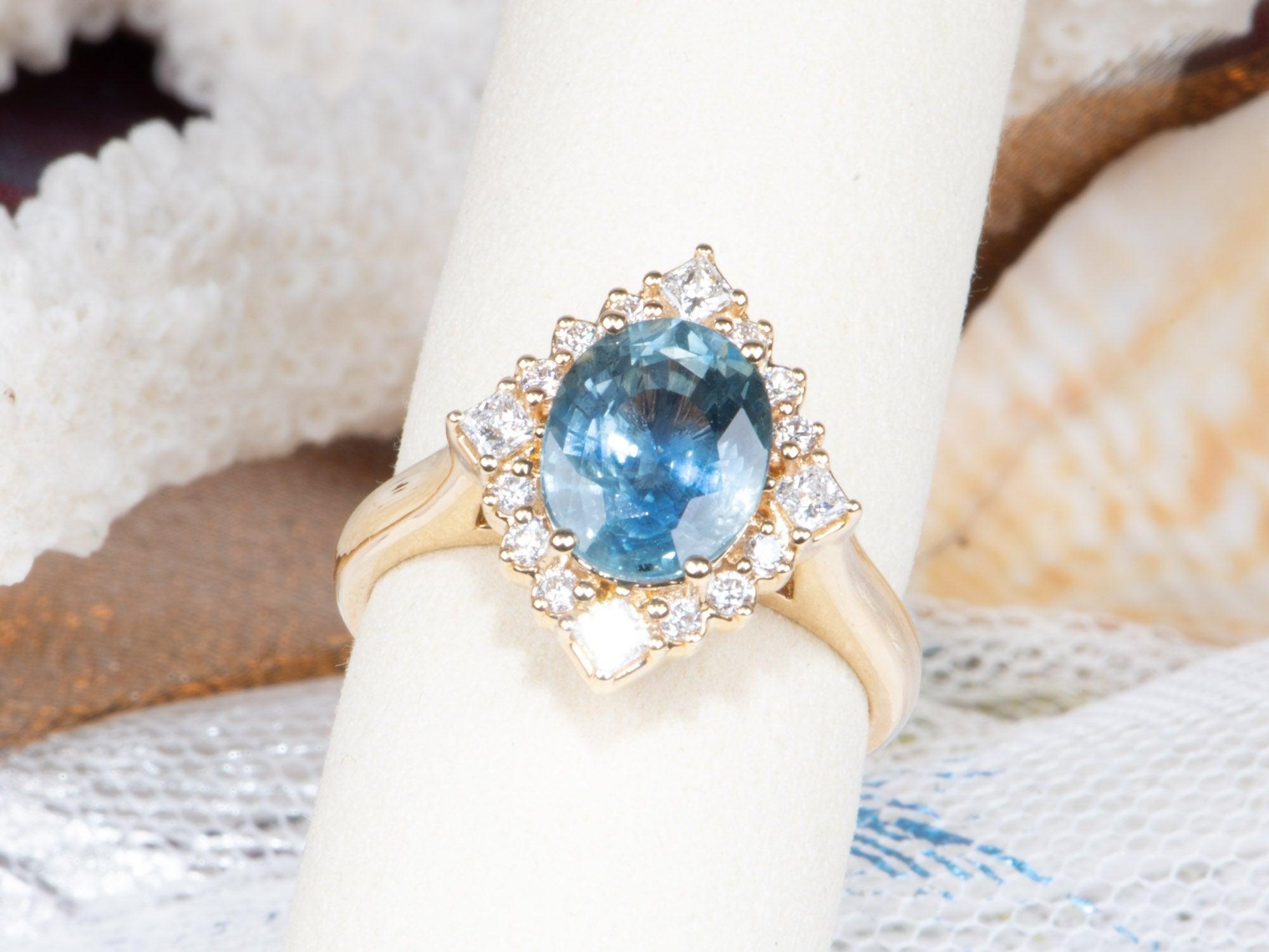 3.21ct Heirloom Sapphire with Diamond Halo 14K Gold Engagement Ring R6779 en vente 4