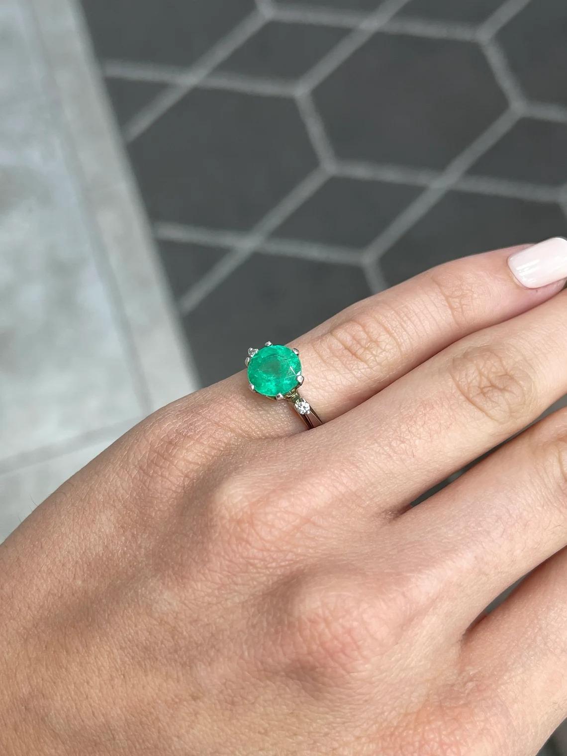 kolumbianischer 3,21tcw kolumbianischer Smaragd-Ring mit Diamant-Akzent und drei Steinen 14K Damen im Angebot