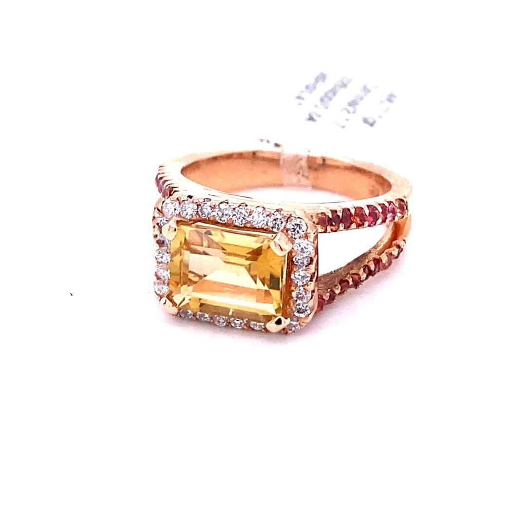 Genial  ¡y una alternativa asequible al tradicional anillo de compromiso!

Anillo de compromiso de oro rosa con zafiro citrino y diamantes de 3,22 quilates

Este precioso anillo tiene un precioso Cuarzo Citrino talla Esmeralda de 2,17 quilates y