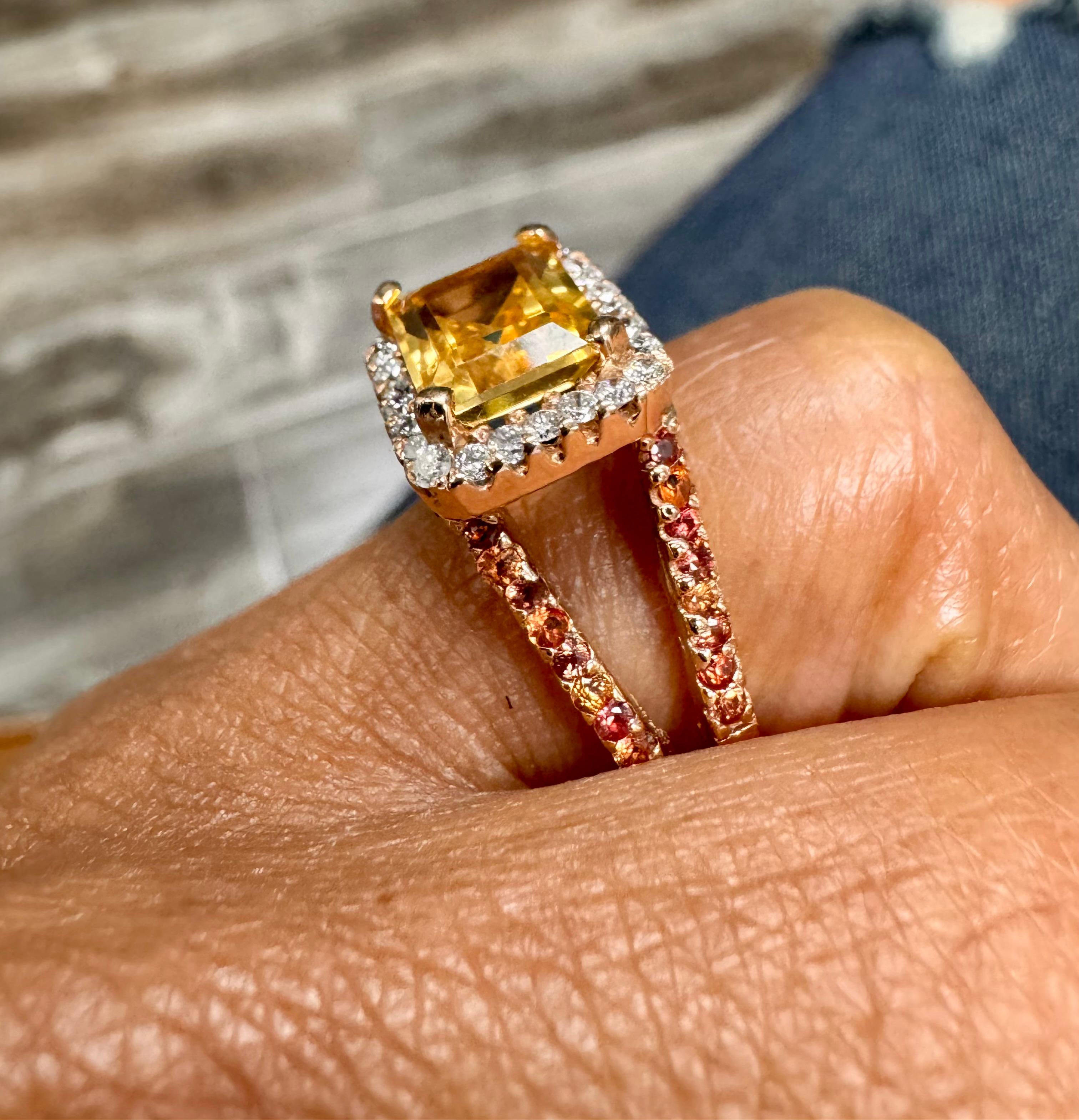 Anillo de compromiso de oro rosa con zafiro citrino y diamantes de 3,22 quilates en venta 2