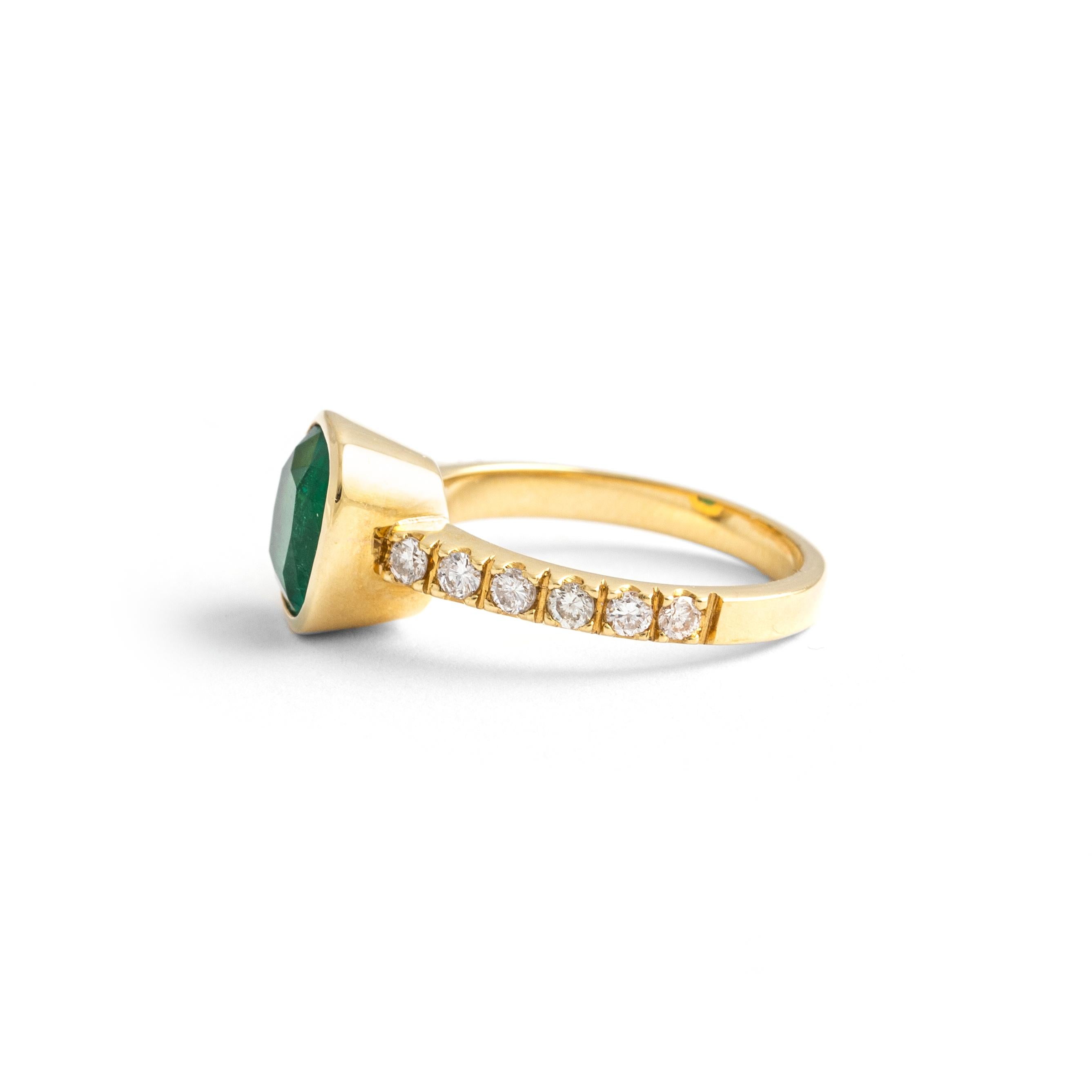 3.22 Carat Colombian Emerald Yellow Gold 18k Ring In New Condition For Sale In Geneva, CH