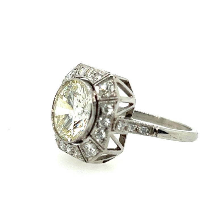 Round Cut 3.22 Carat Diamond Art Deco Style Ring For Sale