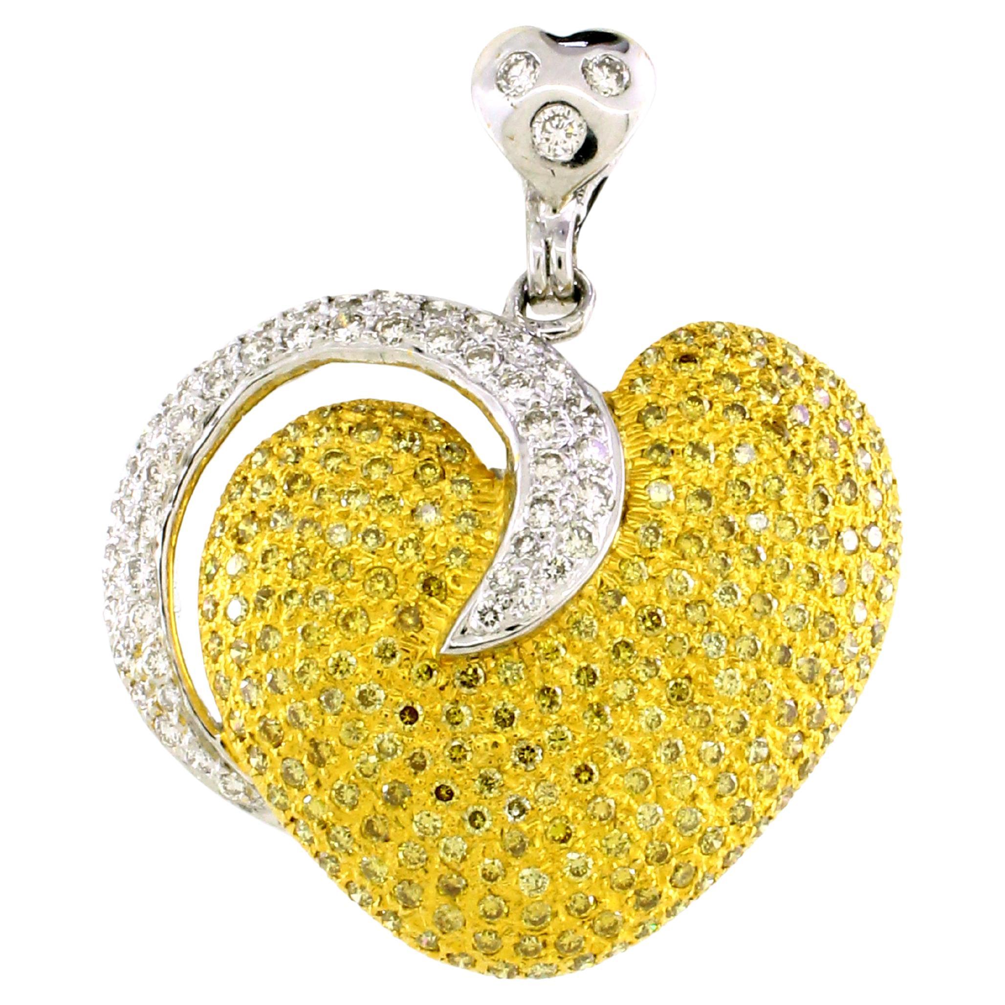 3.22 carat diamonds Pendant For Sale