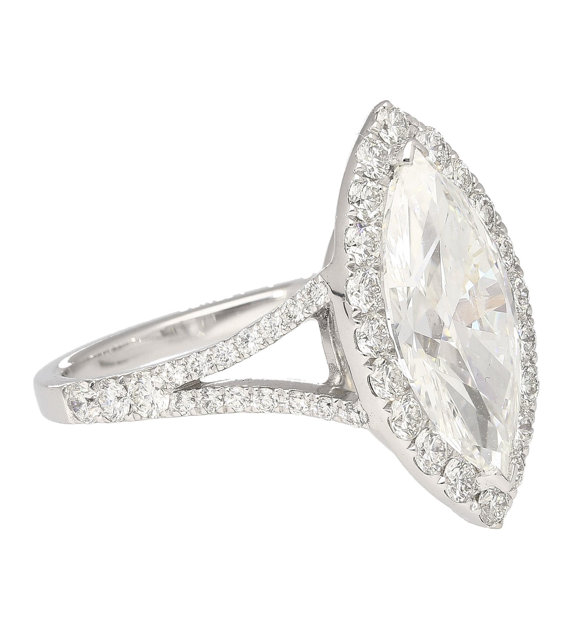 Bague 18 carats avec halo de diamants certifiés GIA, de 3,22 carats, taille marquise G VS1 Pour femmes en vente