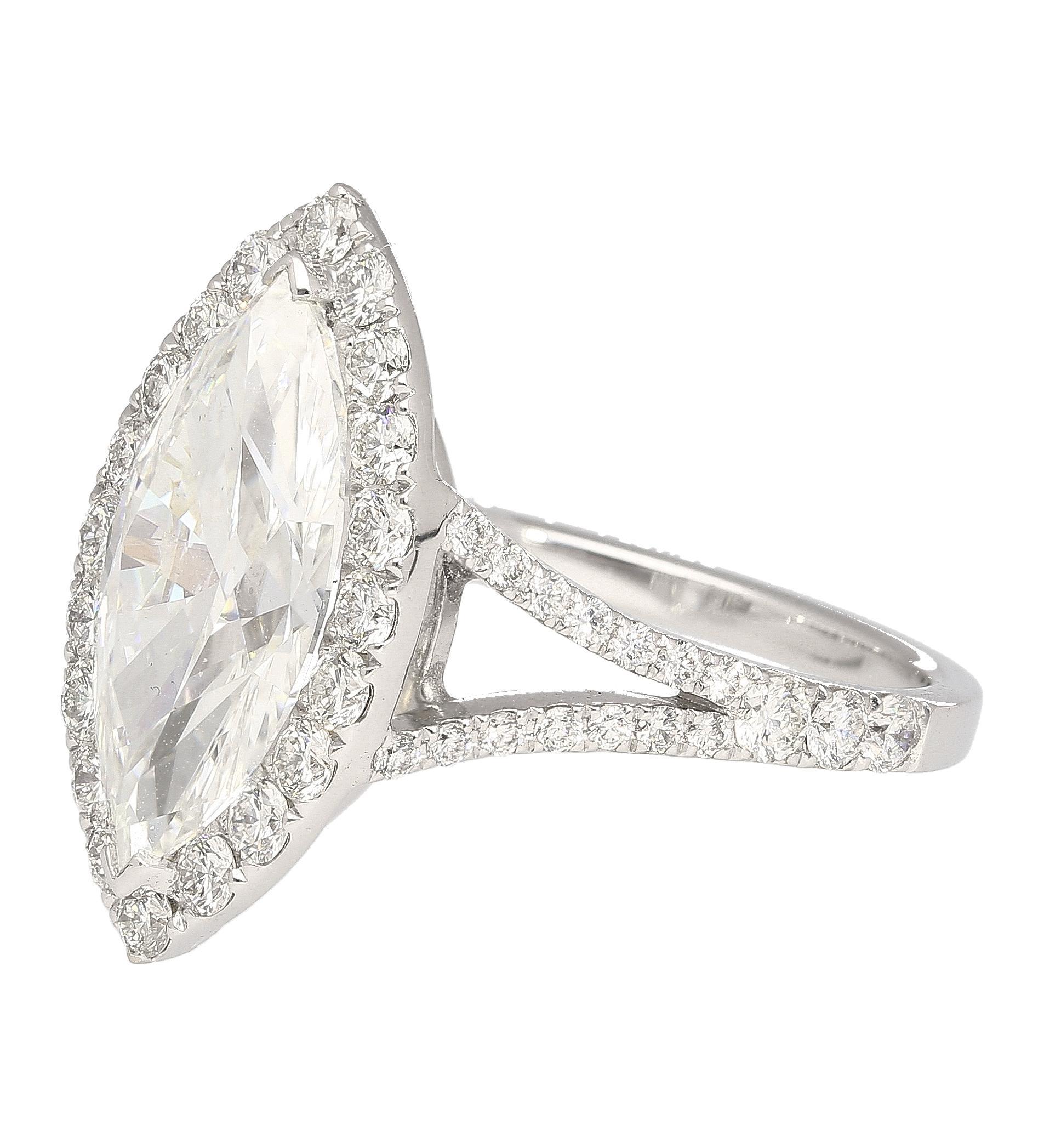 Bague 18 carats avec halo de diamants certifiés GIA, de 3,22 carats, taille marquise G VS1 en vente 2