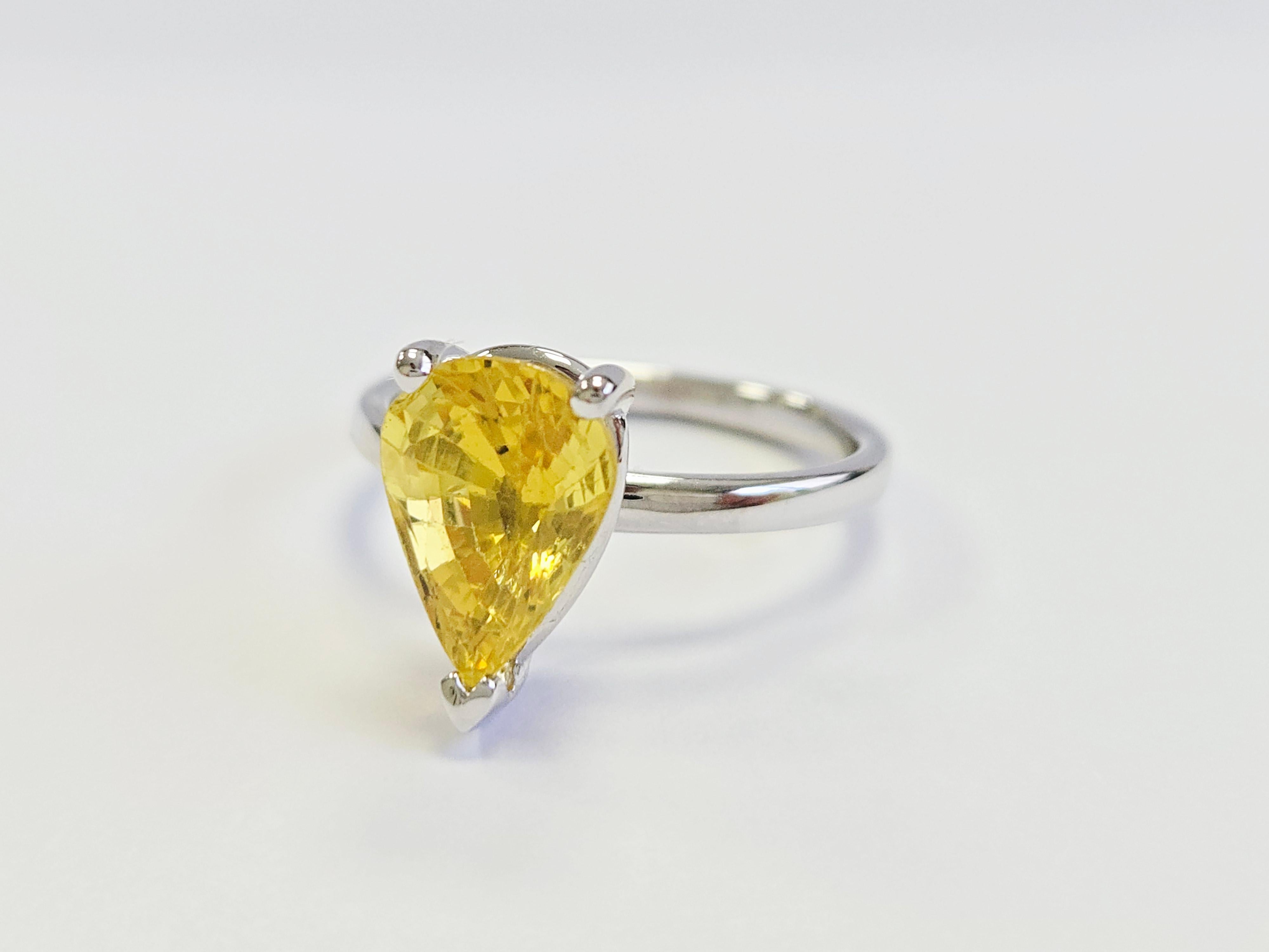 Cushion Cut 3.22-Carat Natural pear-Shape Intense Yellow Sapphire Ring White Gold 14 Karat For Sale