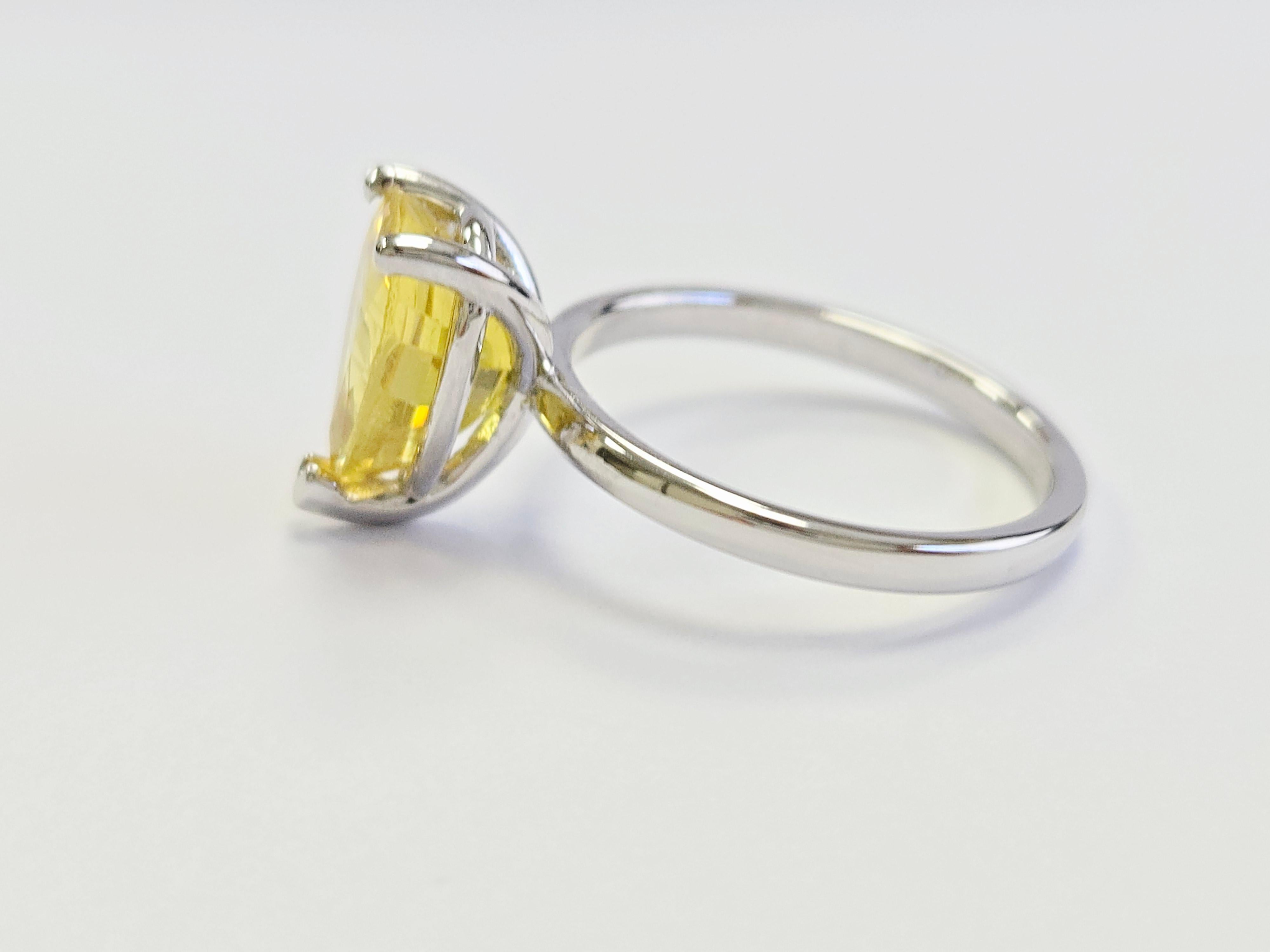 3.22-Carat Natural pear-Shape Intense Yellow Sapphire Ring White Gold 14 Karat In New Condition For Sale In Great Neck Plaza, NY