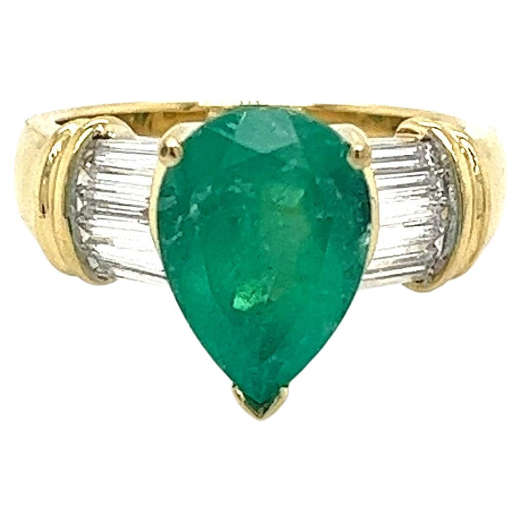 3.22 Carat Pear Cut Colombian Emerald With Baguette Diamond Side Stone 18k Ring For Sale