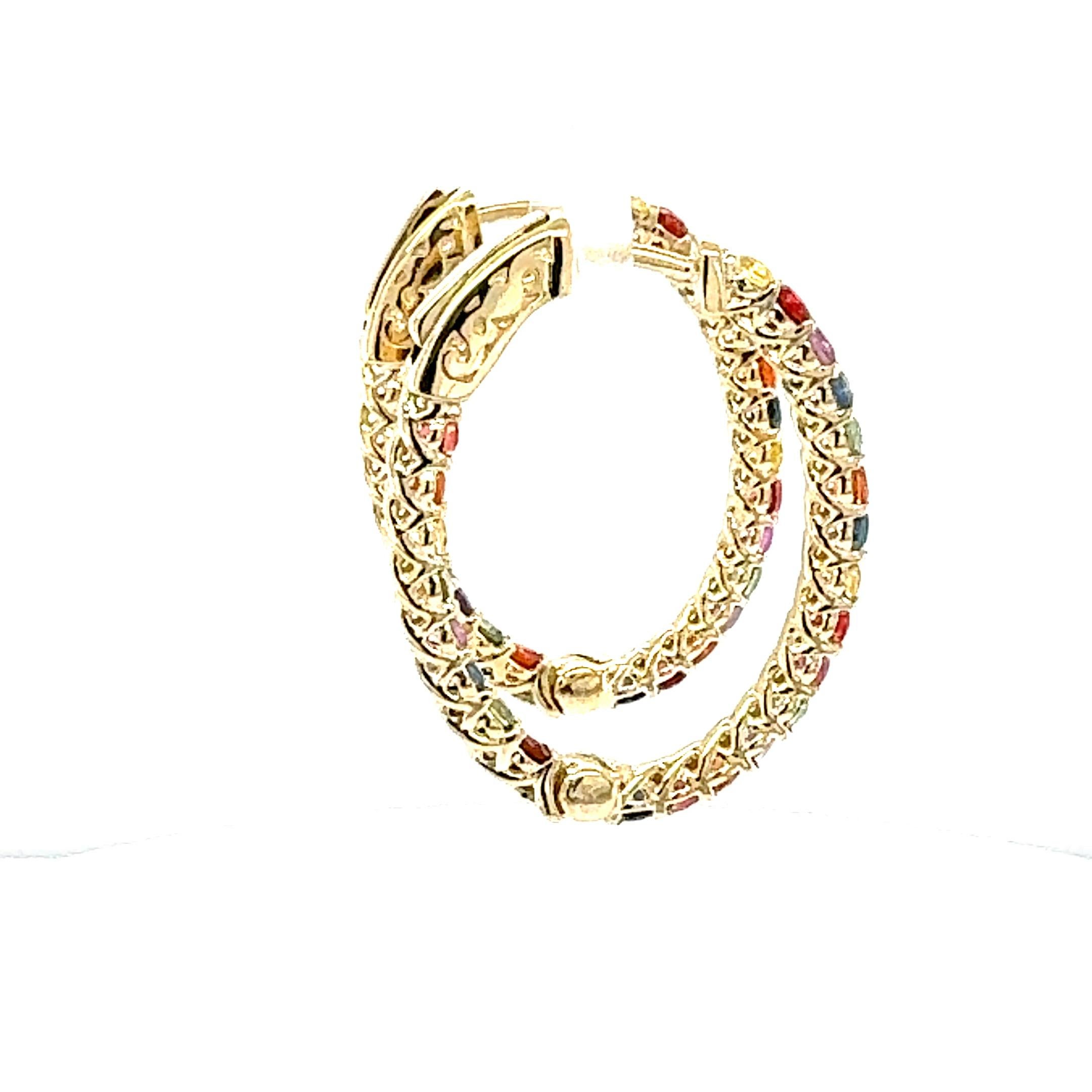 Boucles d'oreilles en or jaune saphir arc-en-ciel 3.22 carats en vente 1