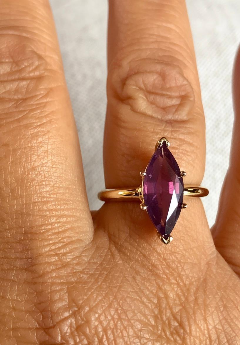 Taglio marquise Anello solitario marquise con spinello senza calore da 3,22 carati in oro giallo 14K in vendita