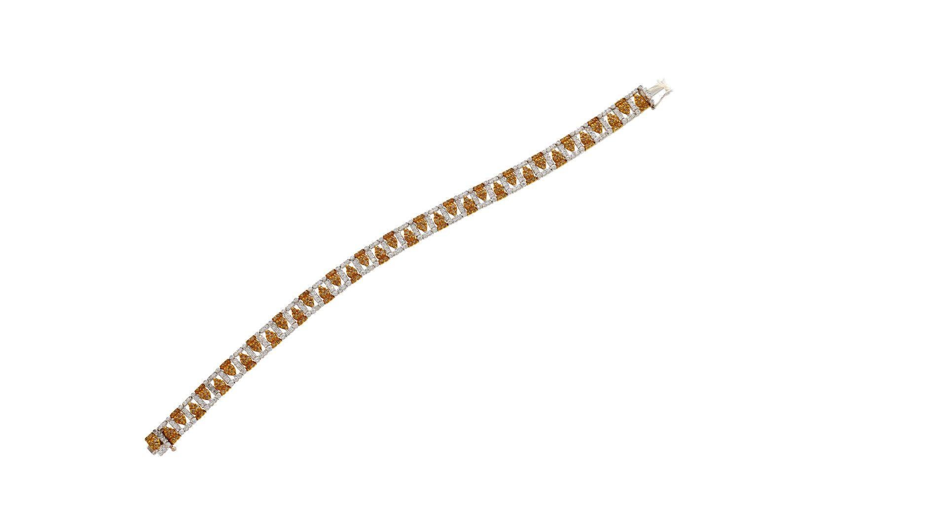 Bracelet en or massif 18k bicolore avec diamants bruns fantaisie et diamants blancs. Diamants sertis à la main avec un magnifique motif de couleurs et de textures contrastées. Doté d'une boîte et d'une fermeture à clip

Détails de l'article :
- Type