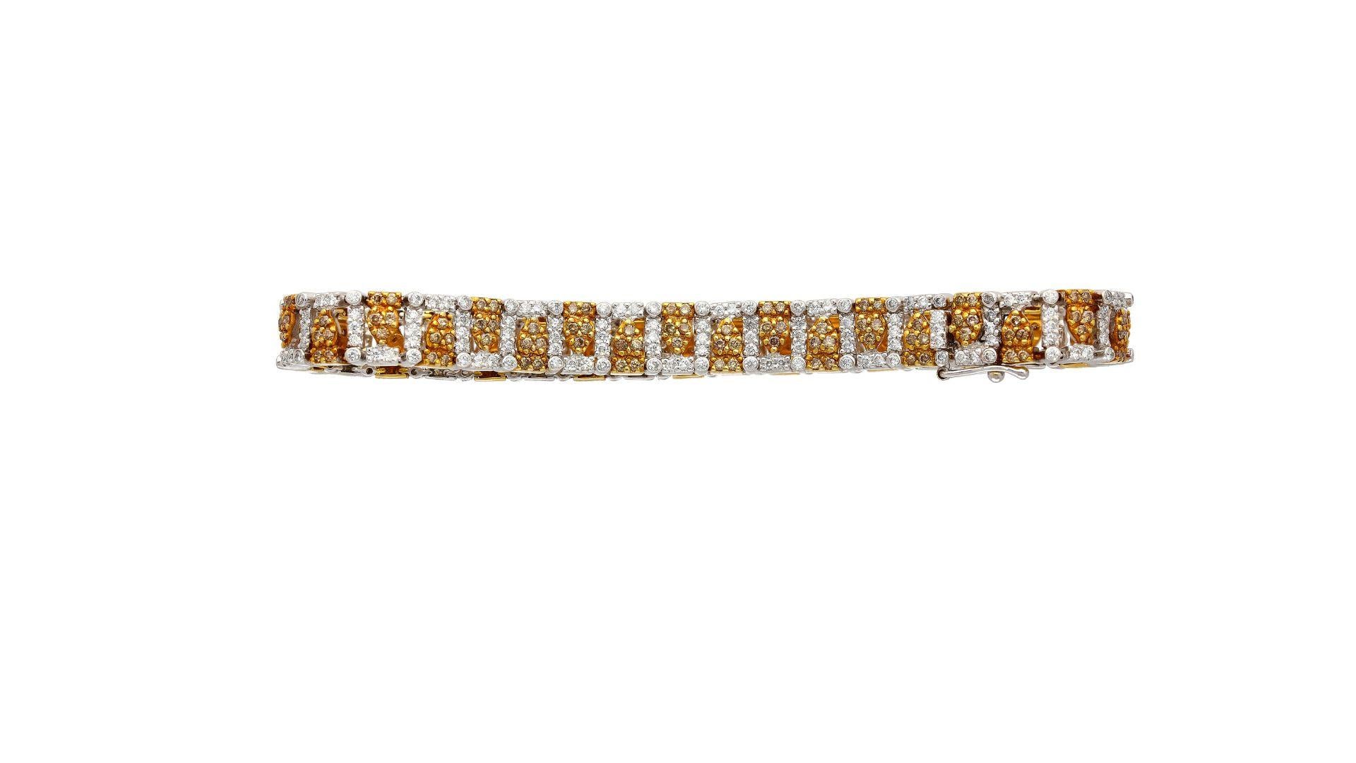 3.22 Carat TW Fancy Brown & White Diamonds in Patterned 18K White & Yellow Gold Neuf - En vente à Miami, FL