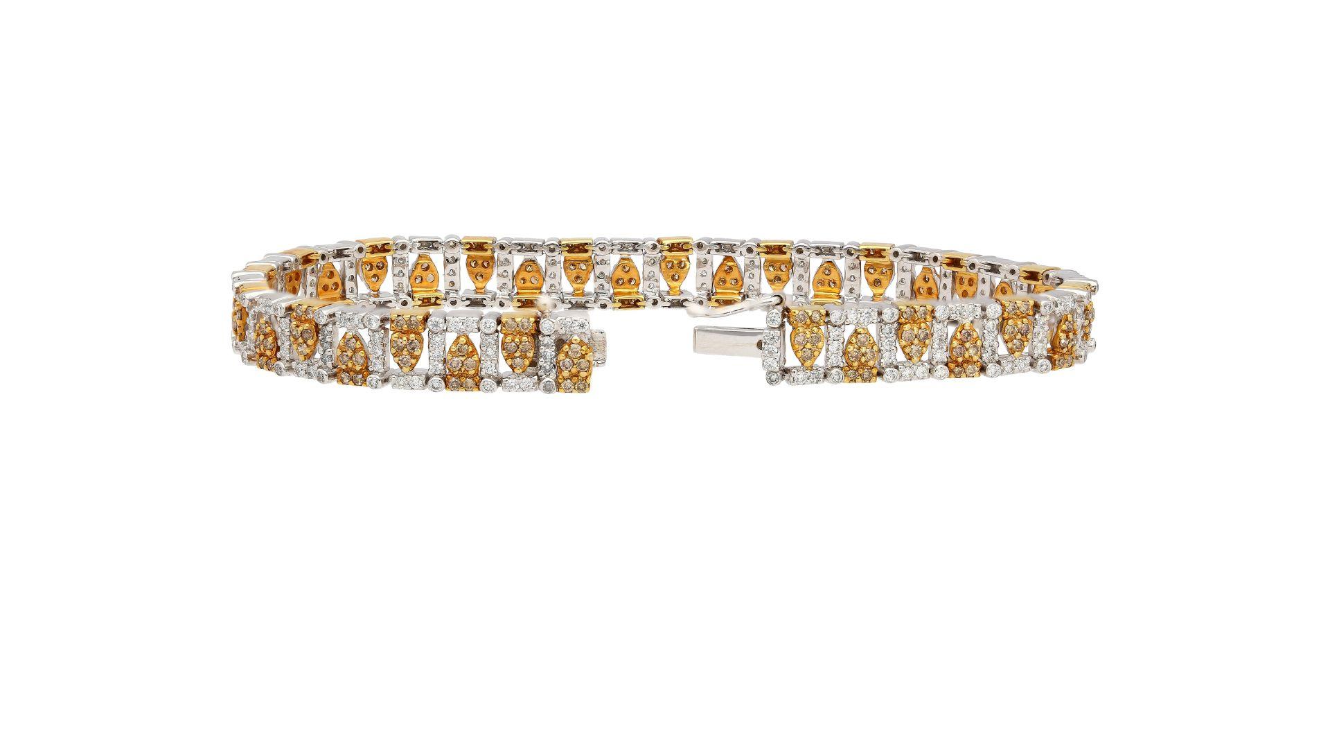 3.22 Carat TW Fancy Brown & White Diamonds in Patterned 18K White & Yellow Gold Pour femmes en vente