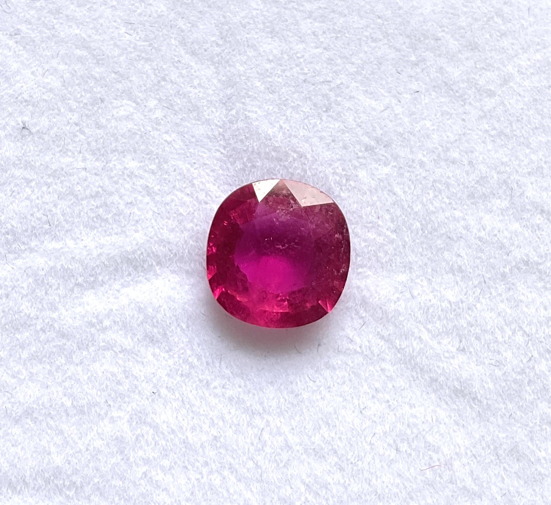 Art déco 3.22 Carats Rubellite Tourmaline Oval Cut stone For Jewelry Natural gemstone en vente