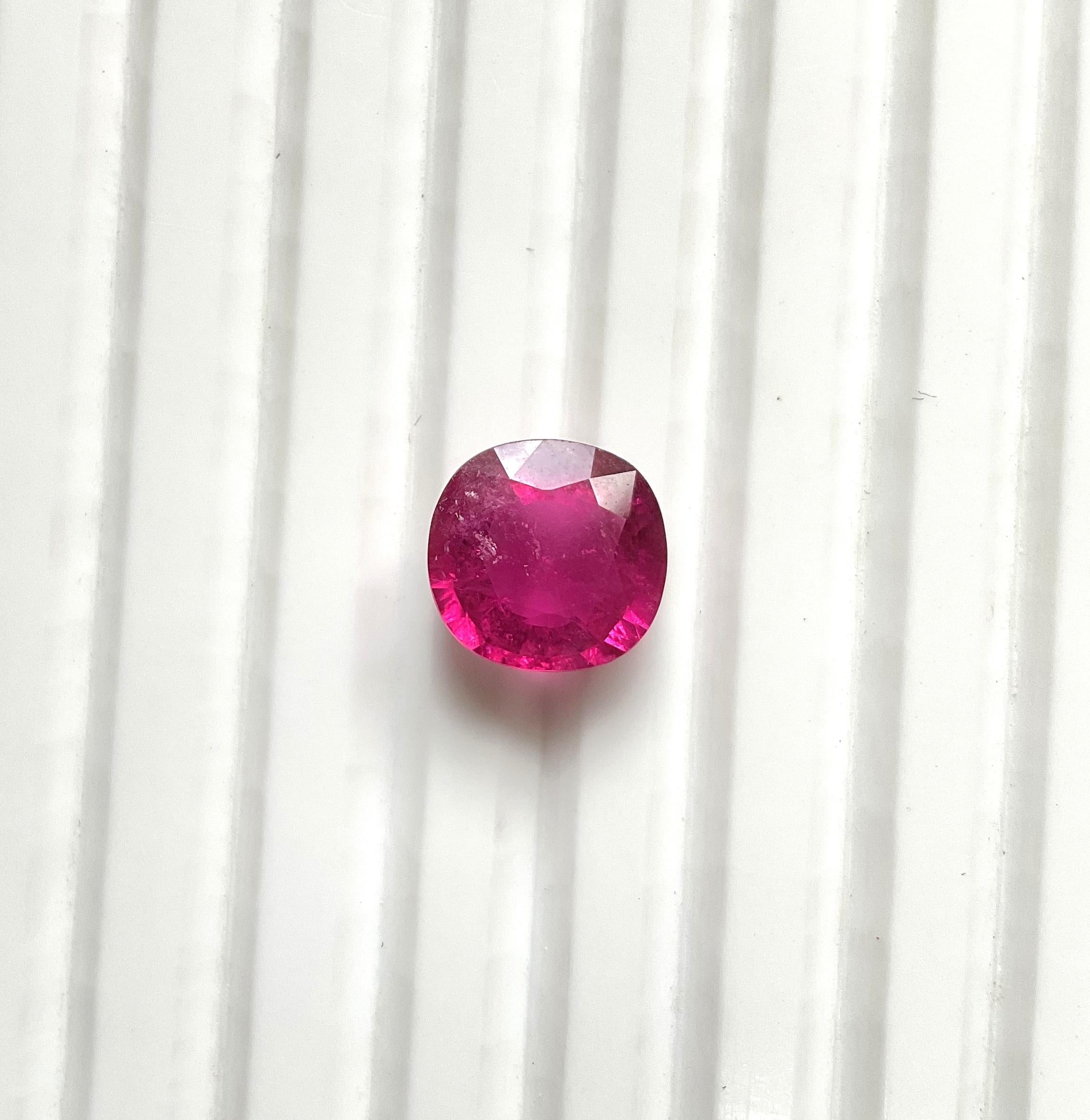 Taille ovale 3.22 Carats Rubellite Tourmaline Oval Cut stone For Jewelry Natural gemstone en vente