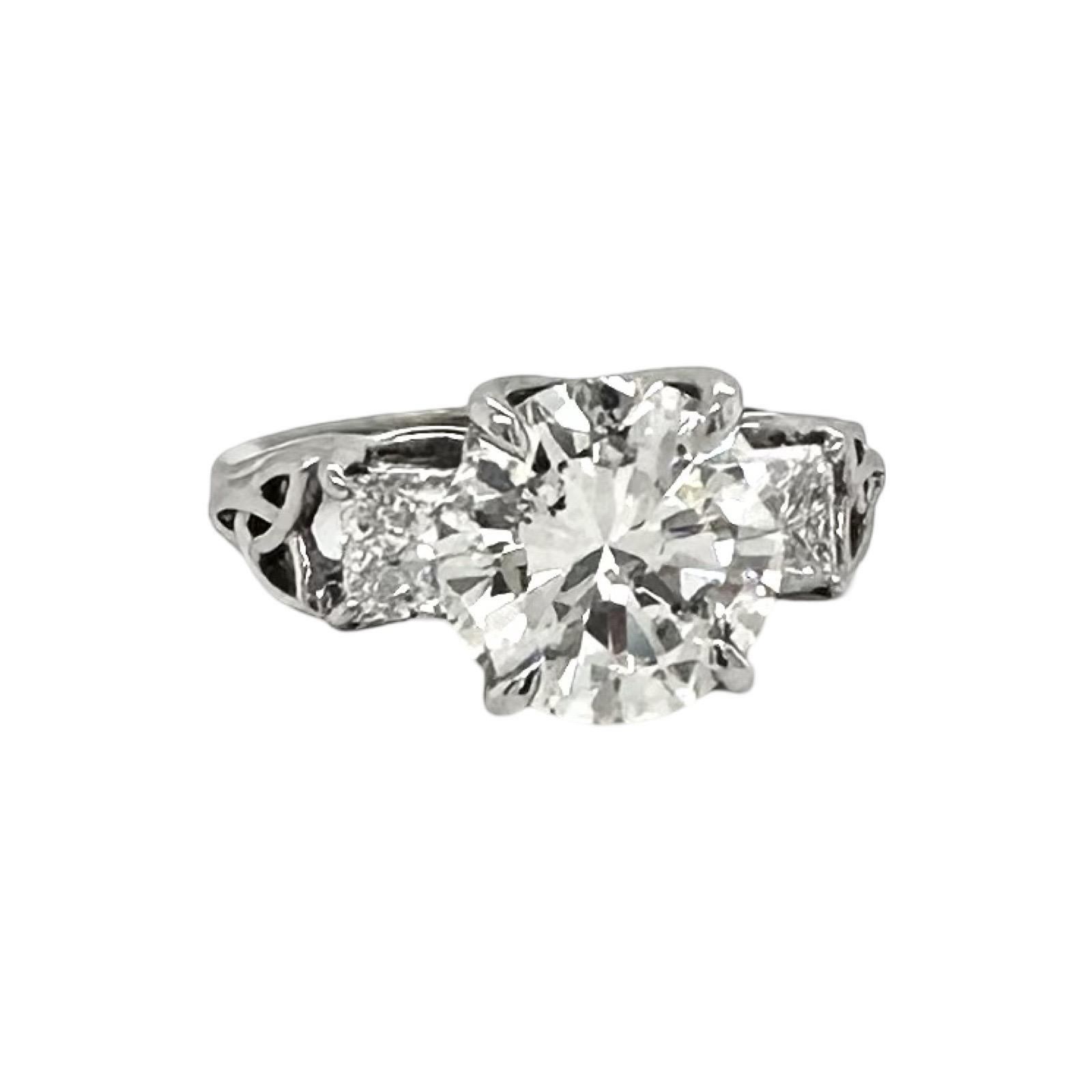 3.22 ct Diamond Engagement 3-Stone Ring in White Gold For Sale 2