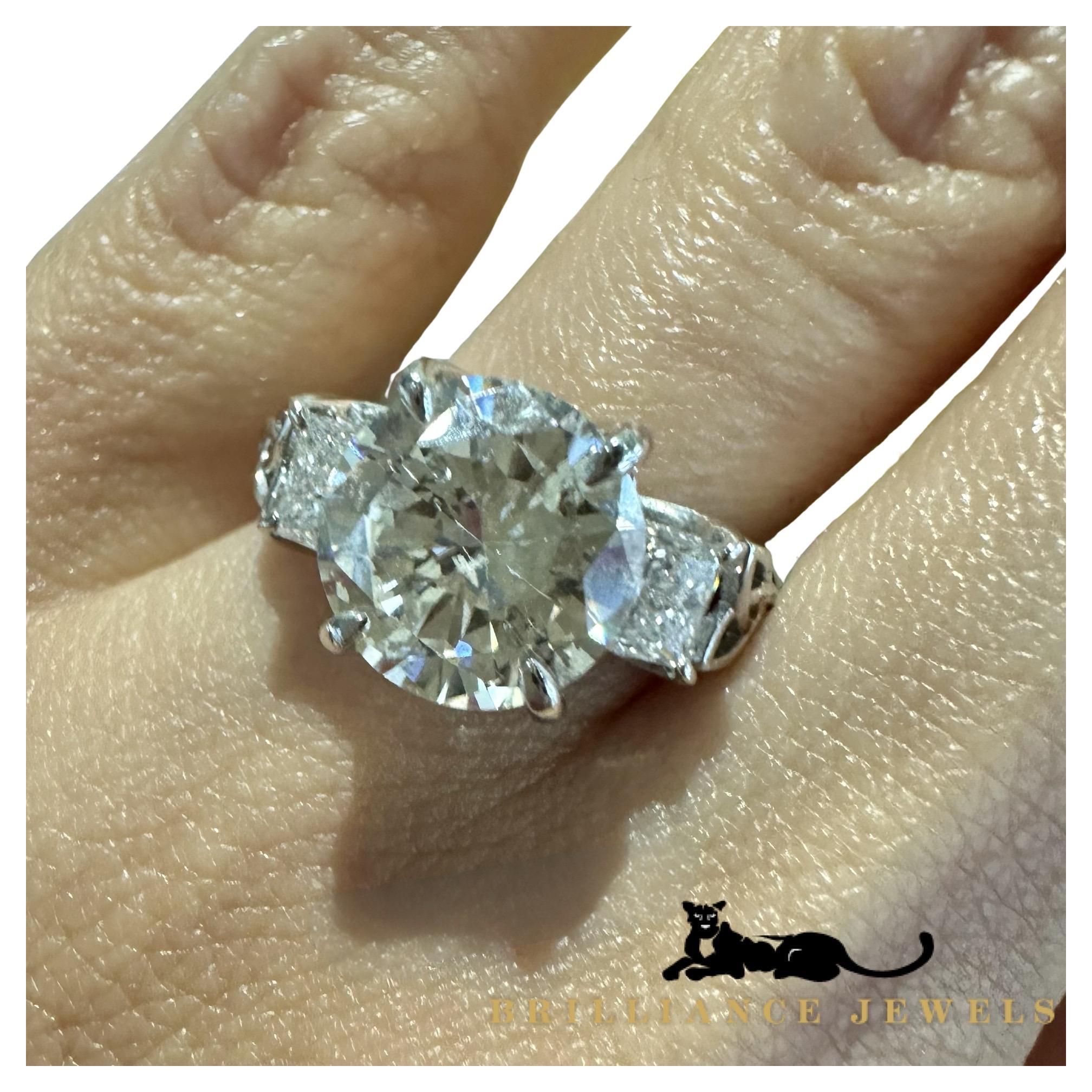 3.22 ct Diamond Engagement 3-Stone Ring in White Gold For Sale