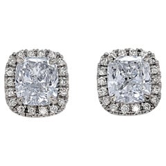 Clous d'oreilles en diamants 14 carats coussin certifiés EGL de 3,22 carats avec halo