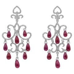 Chandelier-Ohrringe 32,20 Karat Rubine in Briolette-Form mit runden Diamanten
