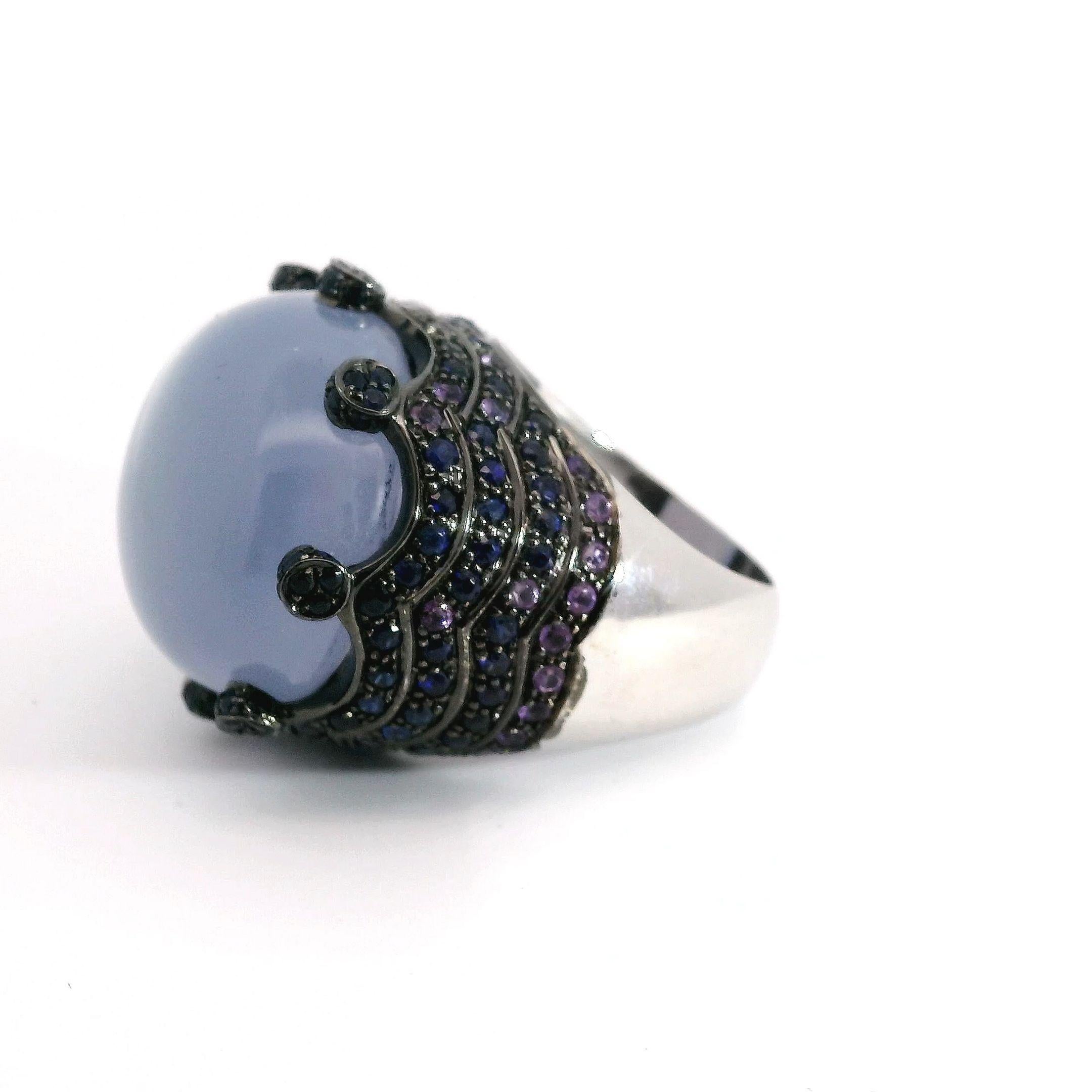 32.23 Carat Chalcedony Crown Ring with Sapphire and Amethyst In New Condition For Sale In Hong Kong, HK