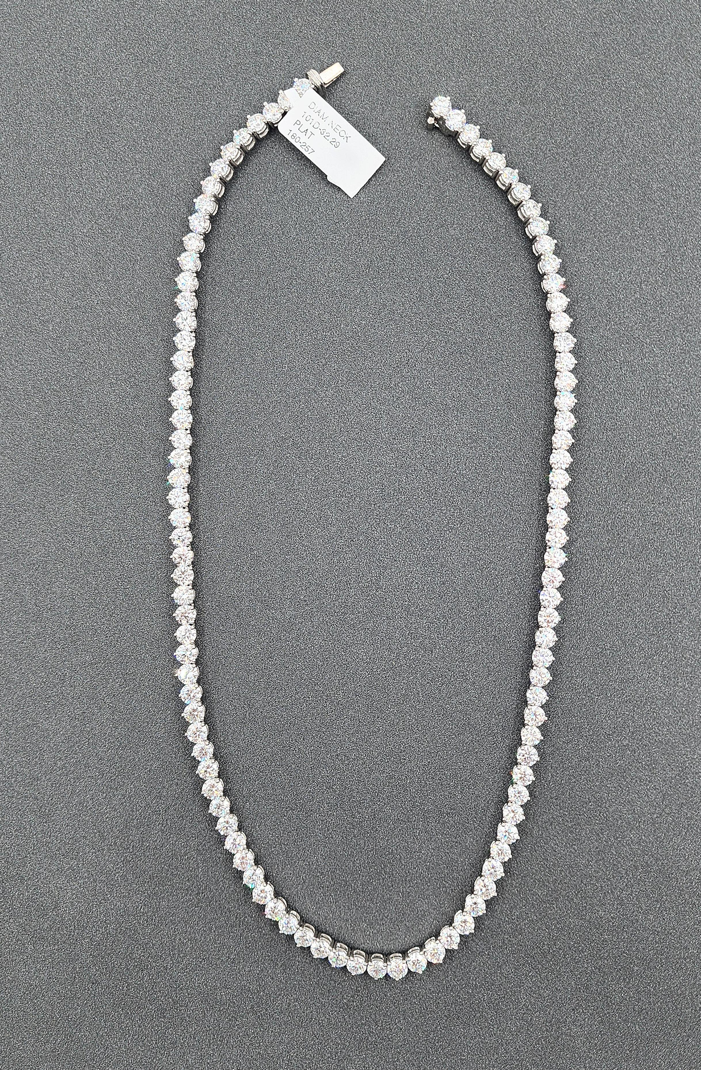 Moderne Collier de tennis à 3 diamants de 32,29 ct en vente