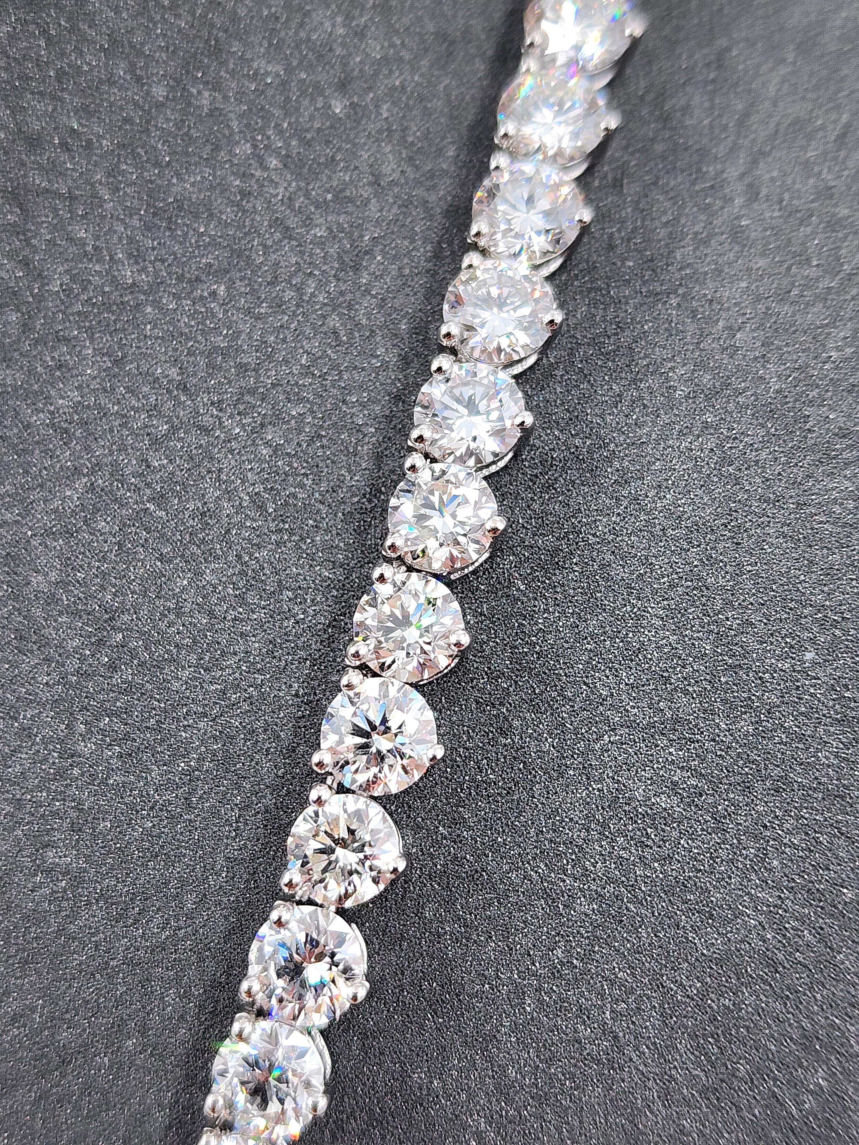 Taille ronde Collier de tennis à 3 diamants de 32,29 ct en vente