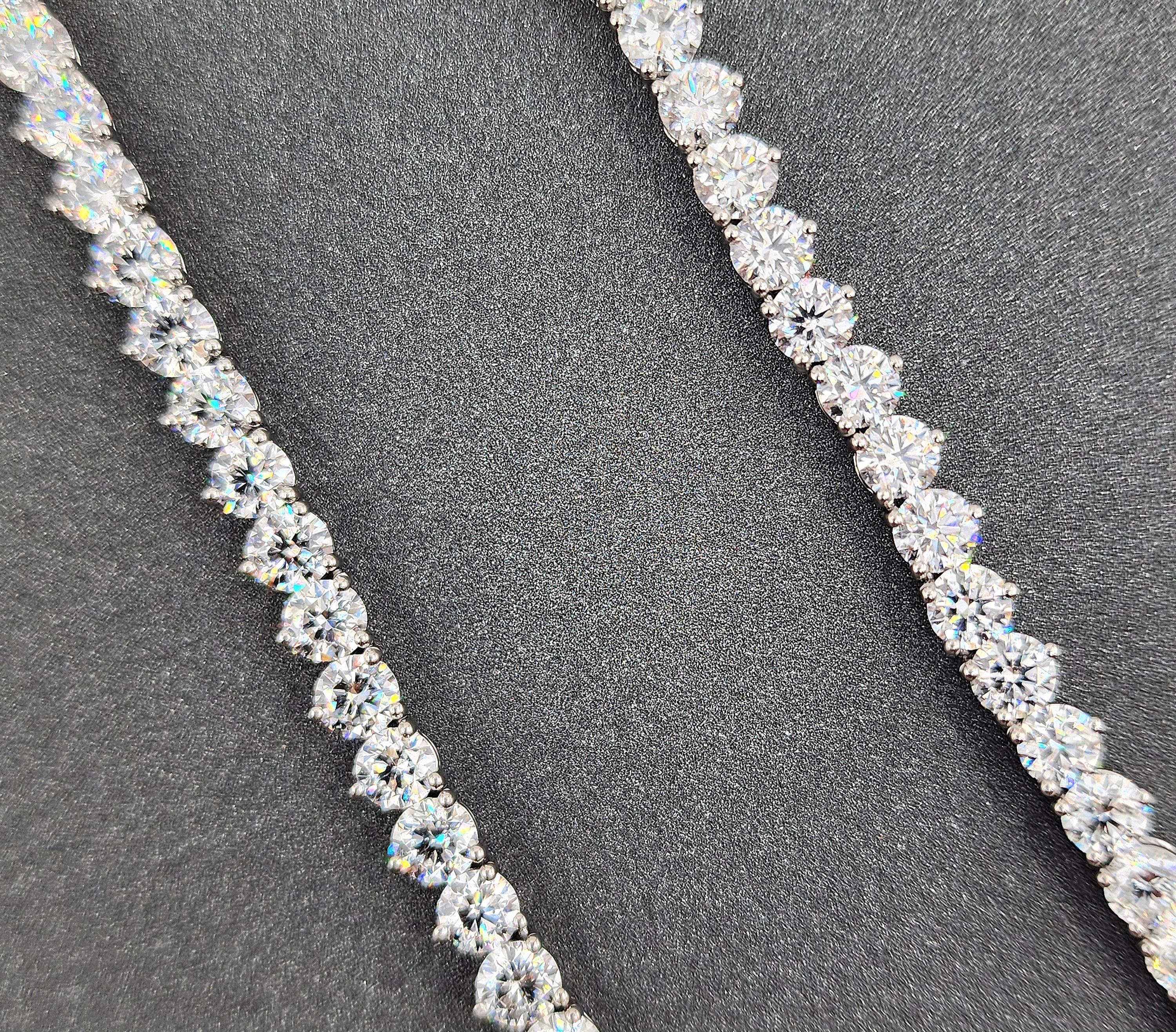 Collier de tennis à 3 diamants de 32,29 ct en vente 1