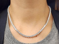 Collana Tennis con diamanti a 3 punte da 32,29 carati