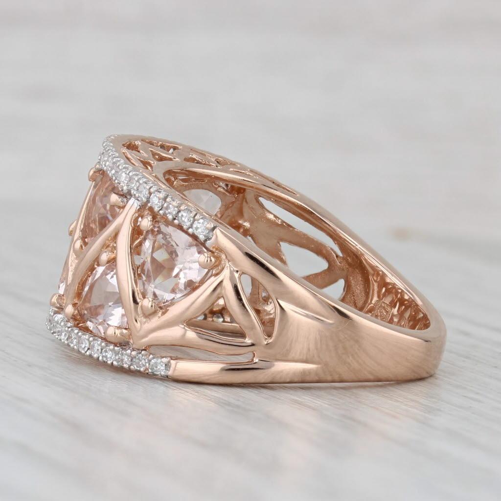 Informazioni sulla gemma:
- Morganite naturale
Carati totali - 3ctw
Taglio - Trilione
Colore - Rosa pesca
Trattamento - Riscaldato

- Diamanti naturali -
Carati totali - 0,22ctw
Taglio - Singolo
Colore - G - H.
Chiarezza - SI2 - I1

Metallo: Oro