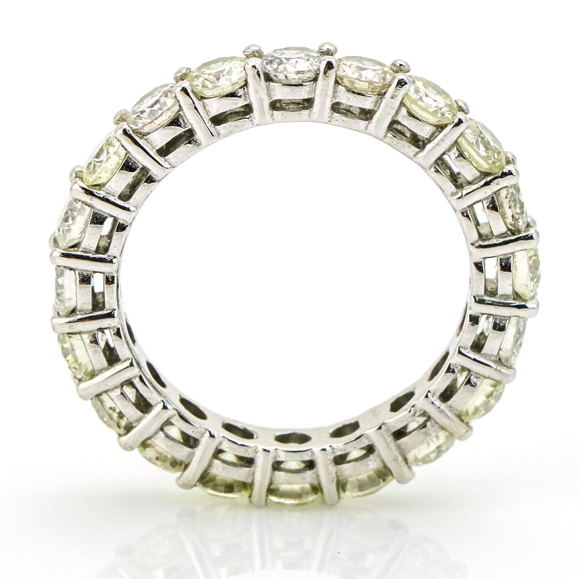 Round Cut 3.23 Carat 14 Karat White Gold Diamond Eternity Band Ring For Sale
