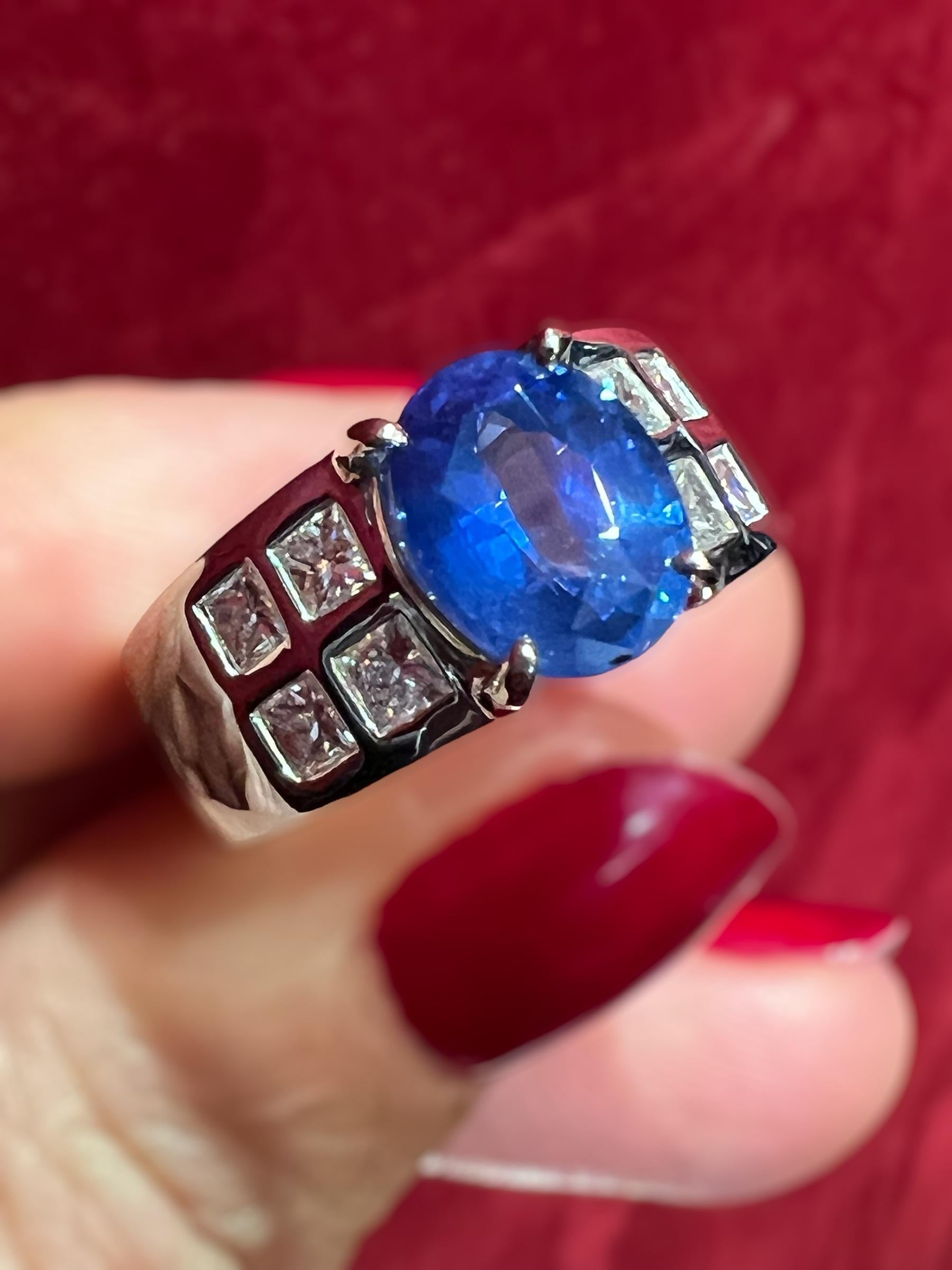 3, 23 Carat Blue Sapphire, 0, 95 Carat Cut Princess Engagement Ring In Good Condition In SAINT-OUEN-SUR-SEINE, FR