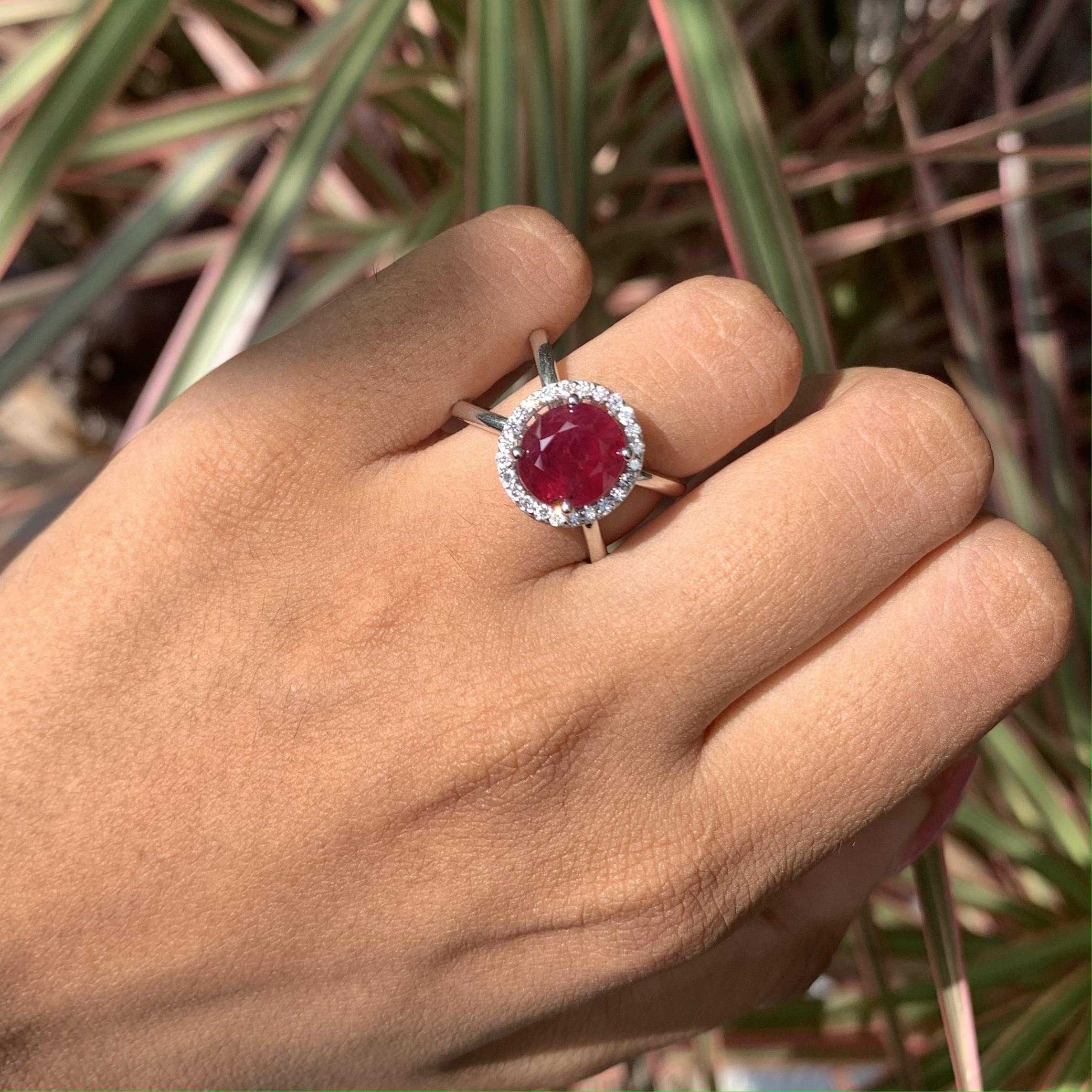 Round Cut 18K White Gold Fancy Cross Band 3.23 Ct Round Mozambique Ruby Ring For Sale