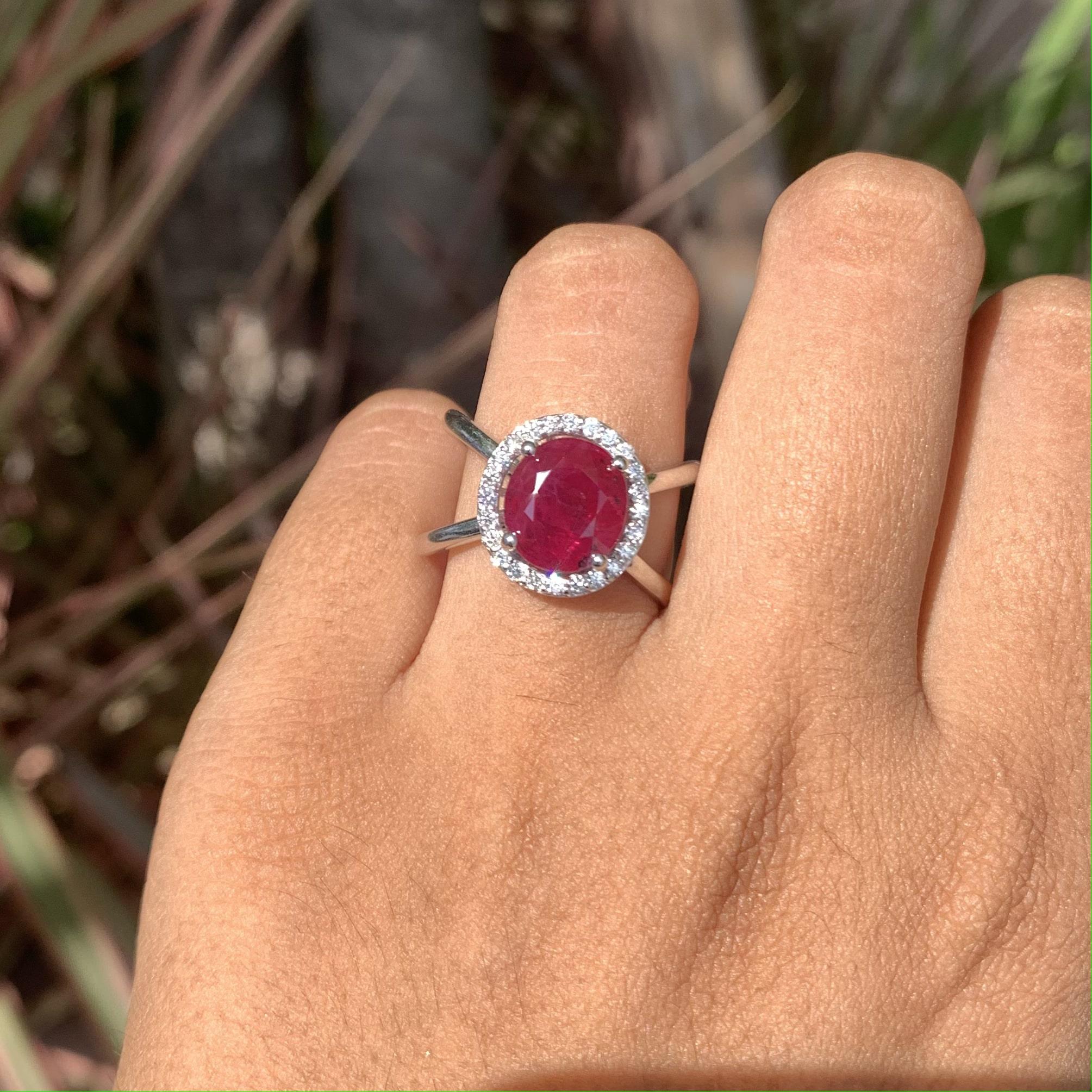 Modern 18K White Gold Fancy Cross Band 3.23 Ct Round Mozambique Ruby Ring For Sale