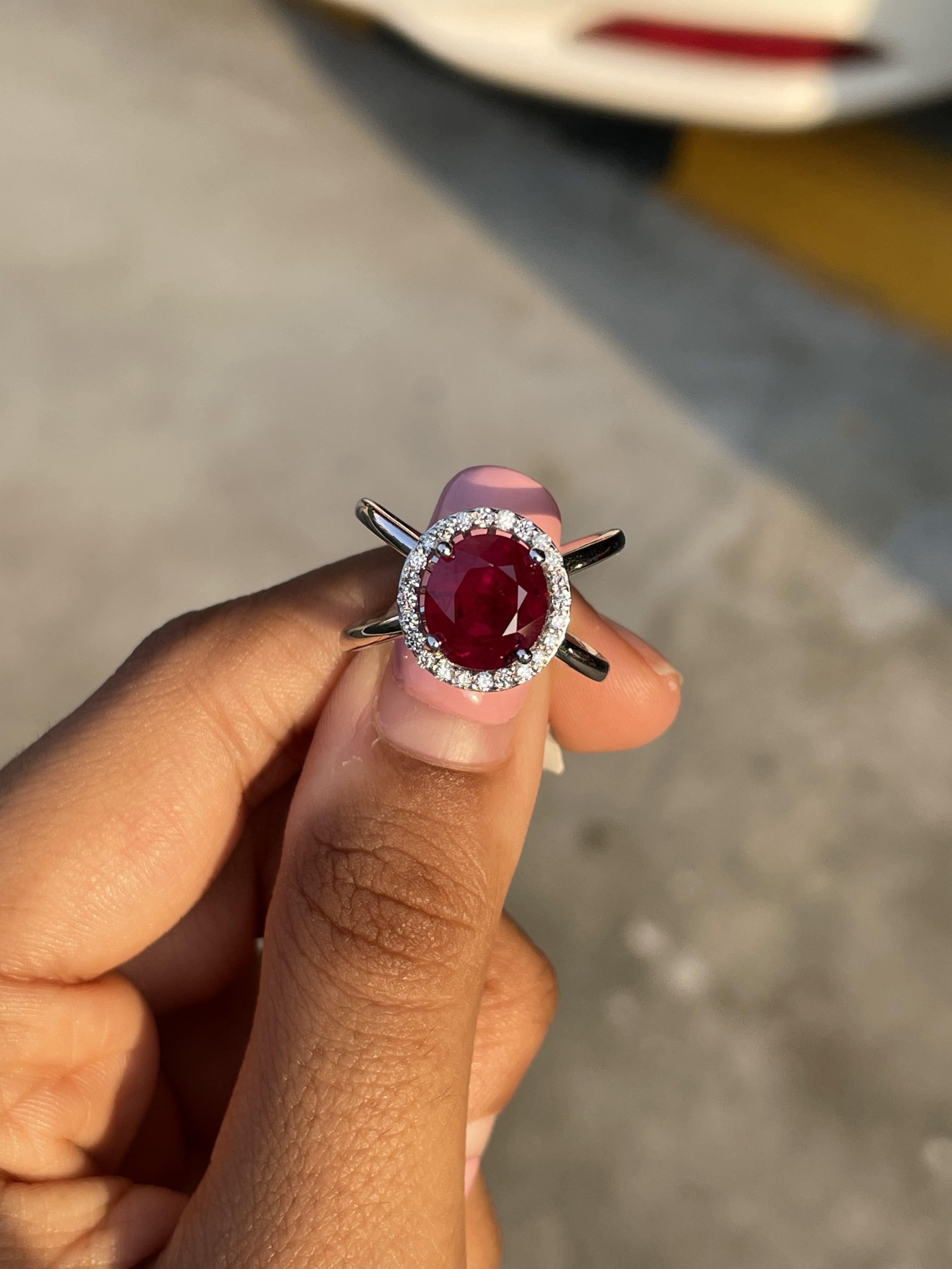 18K White Gold Fancy Cross Band 3.23 Ct Round Mozambique Ruby Ring In New Condition For Sale In Bangkok, TH