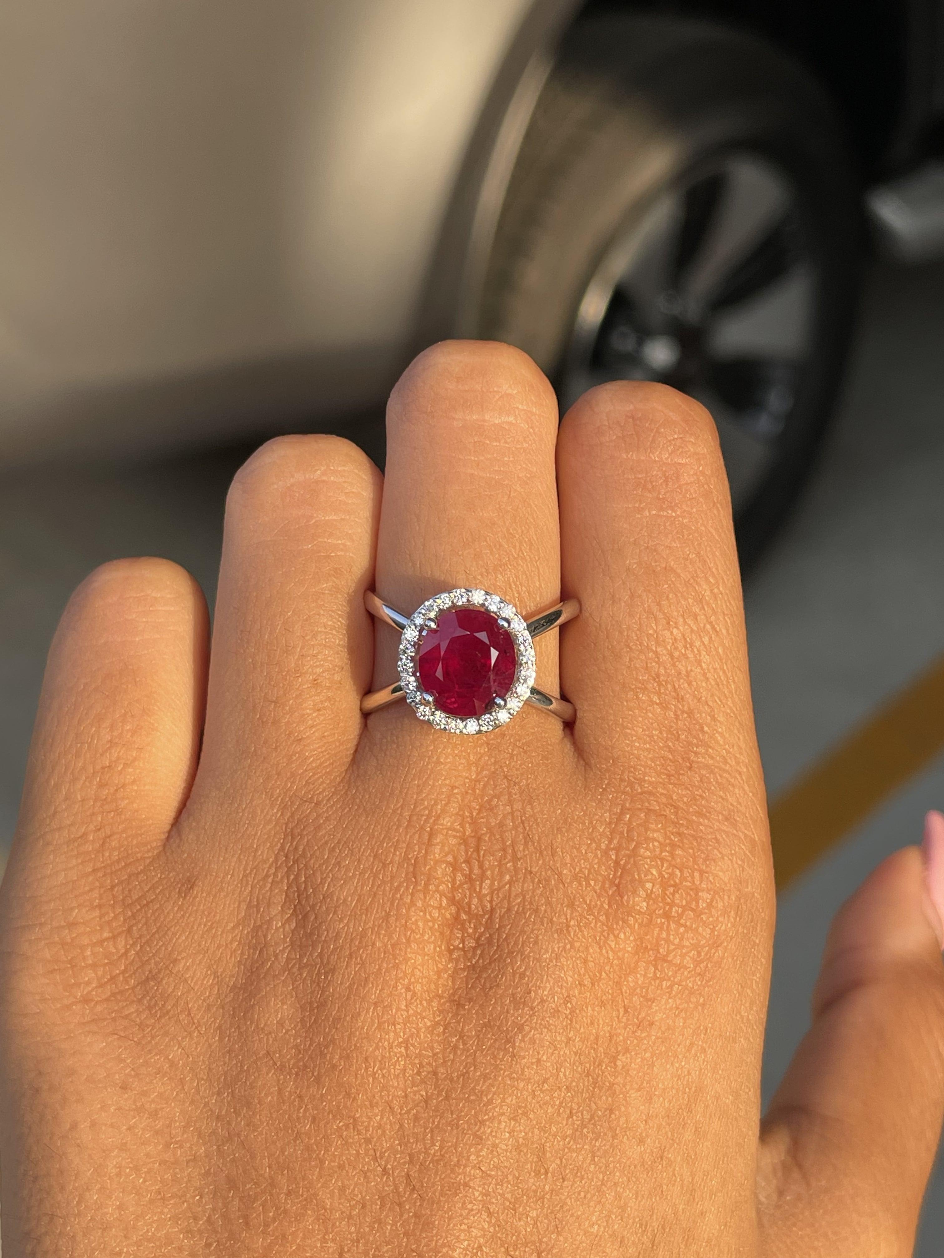 18K White Gold Fancy Cross Band 3.23 Ct Round Mozambique Ruby Ring For Sale 2