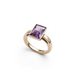 3,23 Karat Amethyst mit Scherenschliff in Weißgold Tablettenring von Alexander Leyser