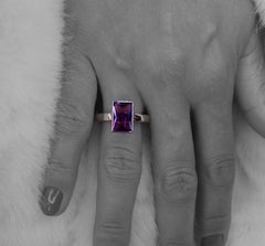 3,23 Karat Amethyst mit Scherenschliff in Weißgold Tablettenring von Alexander Leyser